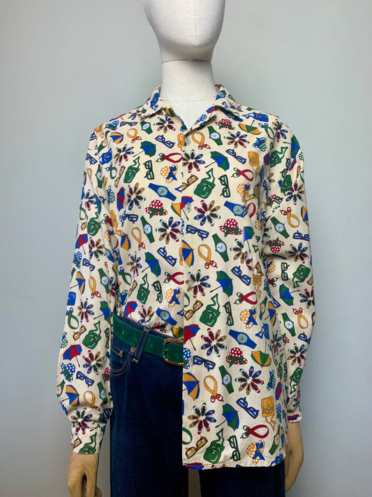 Chemise fantaisie multicolores aux motifs accessoires vintage