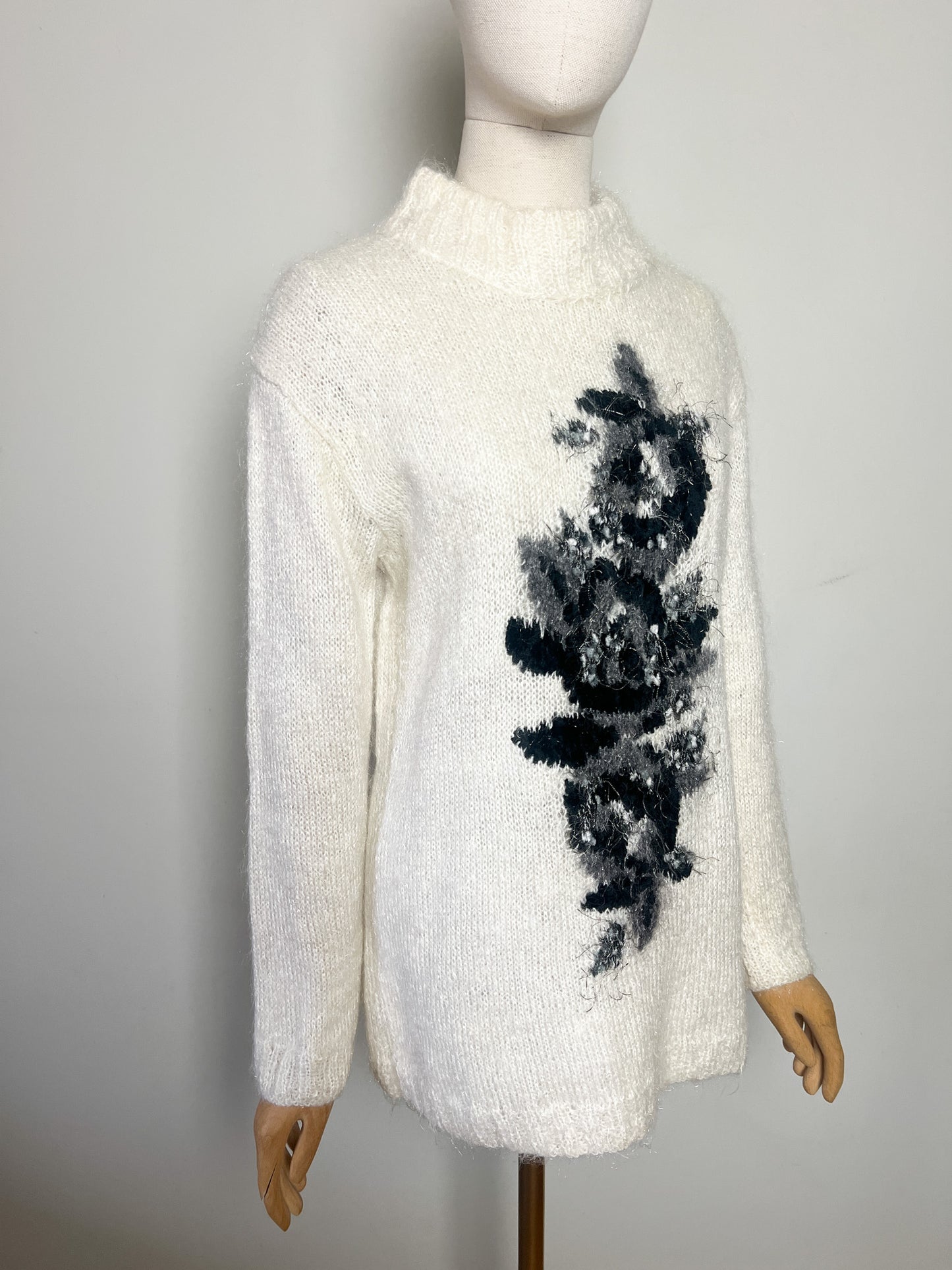 Pull cosy Vintage T 38 Col Montant - Motif Floral Rétro Gris/Noir - Doux Style Mohair
