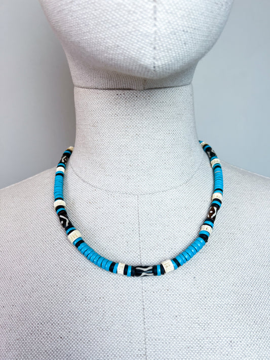 Collier Ras-de-Cou Vintage Années 90/Y2K Style Surfer Turquoise, Noir & Blanc – Perles Bois & Résine – 45 cm