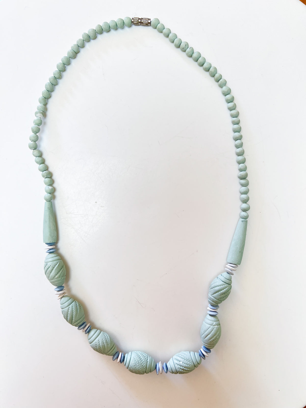 Collier vintage années 80/90 perles sculptées vert d'eau