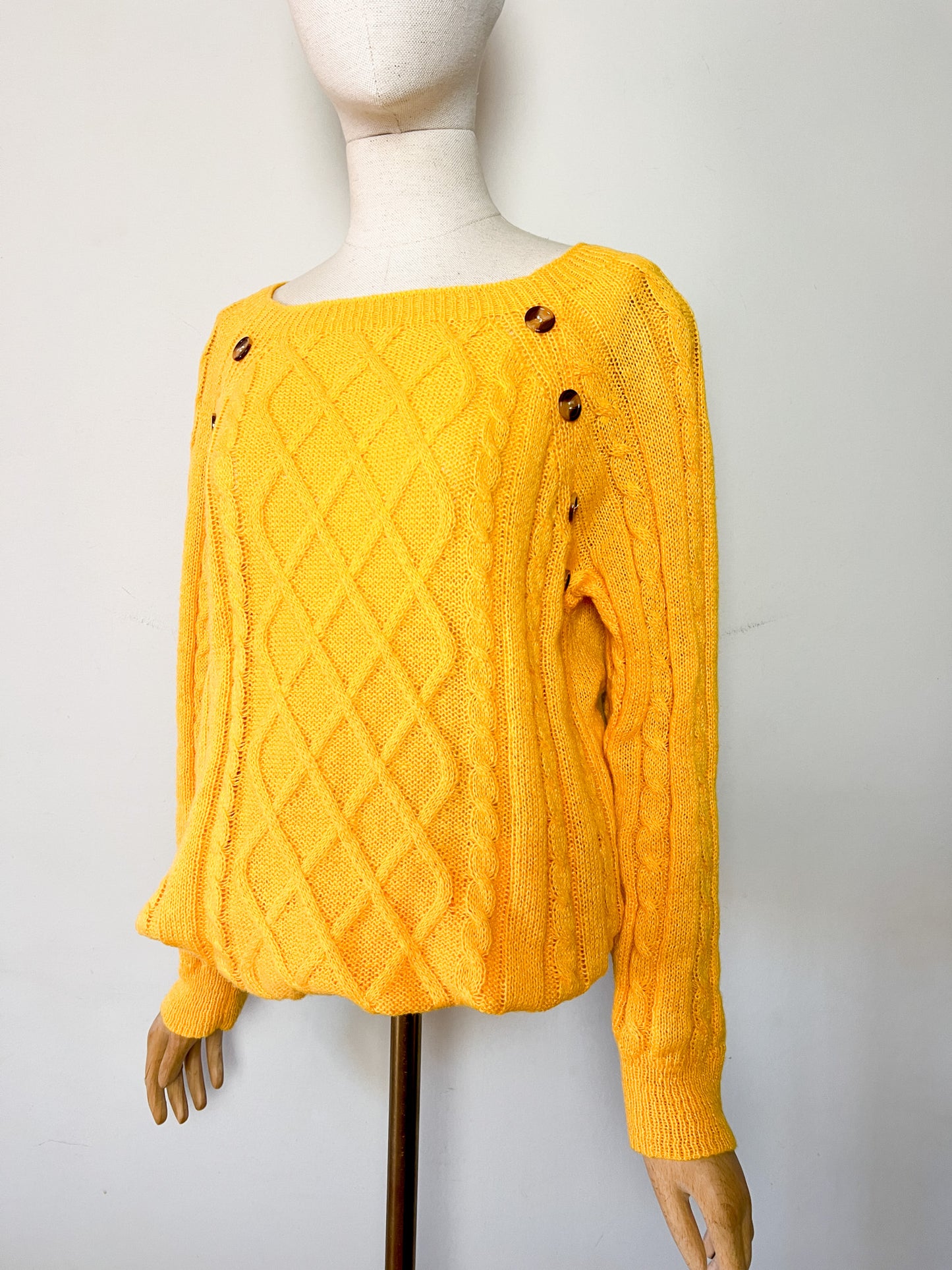 Pull Vintage années 80 Tricoté Main 40 M/L - Jaune Bouton d'Or - Col Bateau Mailles Travaillées