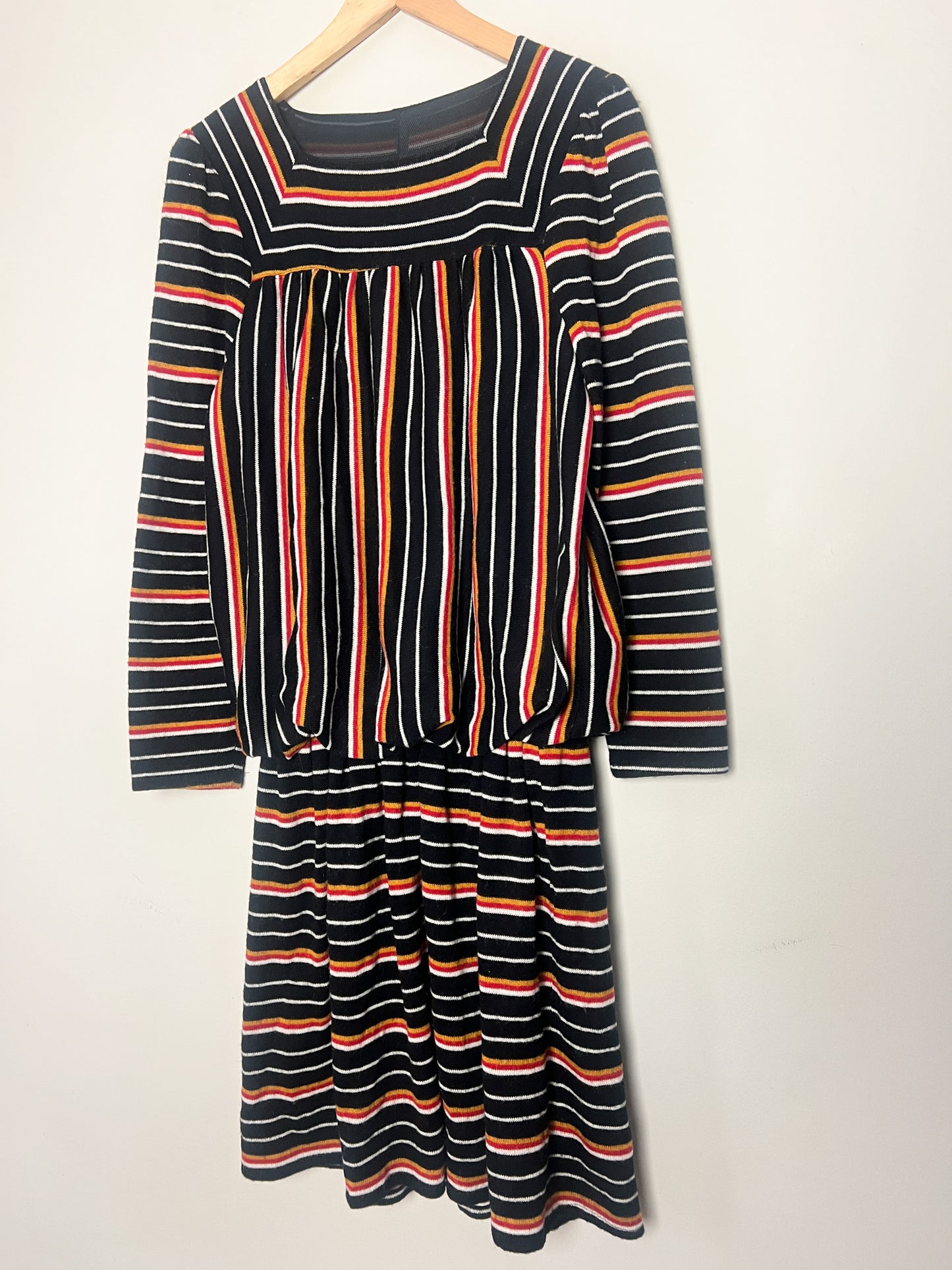 Robe Vintage année 80 Blousante - Rayures Rouge Moutarde Noir - Encolure Carrée - T36/38