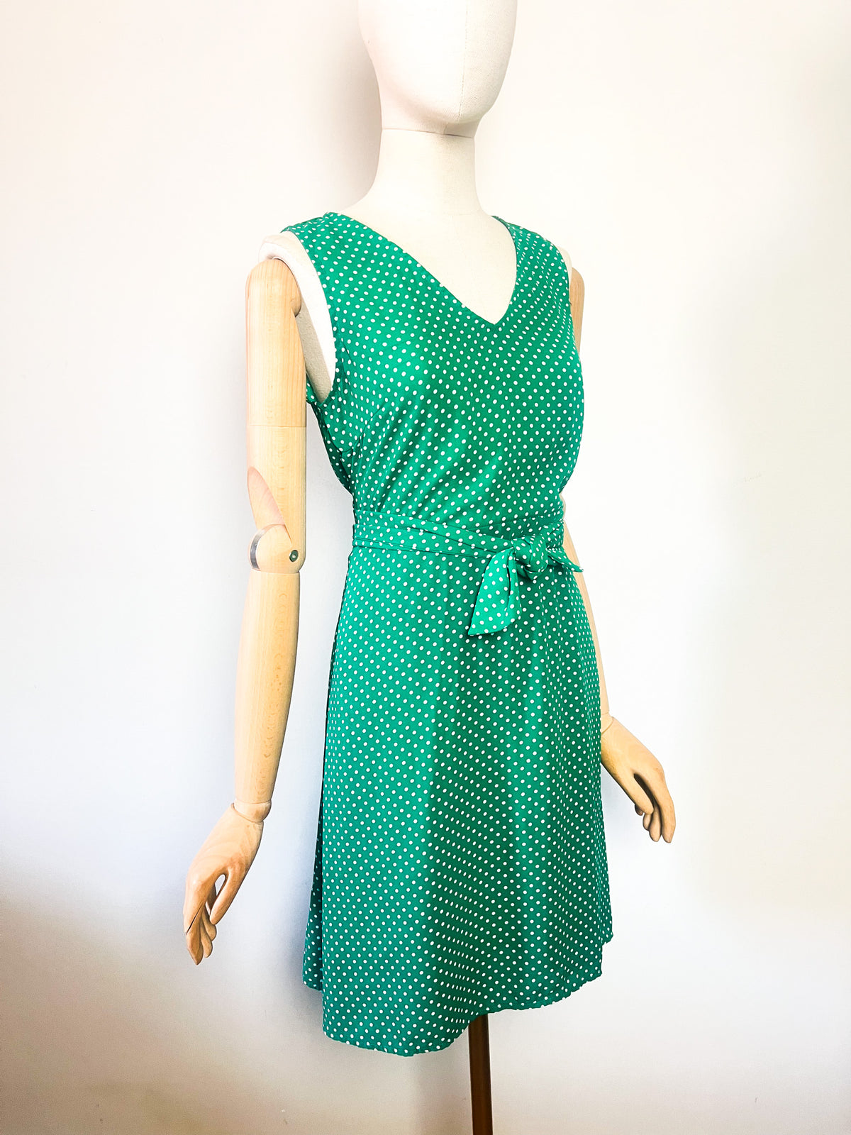 Robe Vintage Années 90 Verte à Pois Blancs – Coupe Fluide & Ceinture – T.36/38