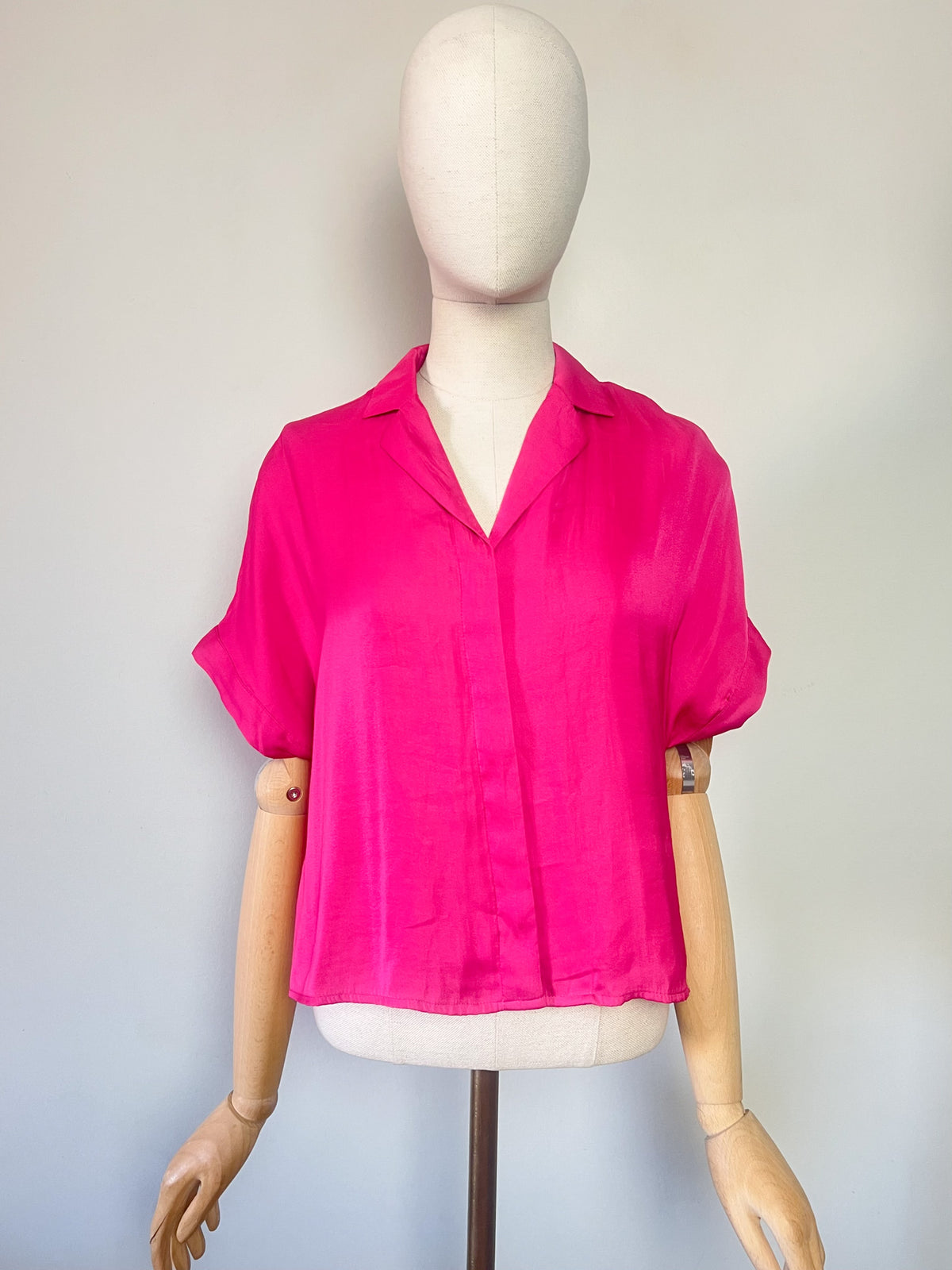 Chemise Manches Courtes Fluide Vintage Années 90 Fuchsia – Coupe Crop & Boxy – T36/38