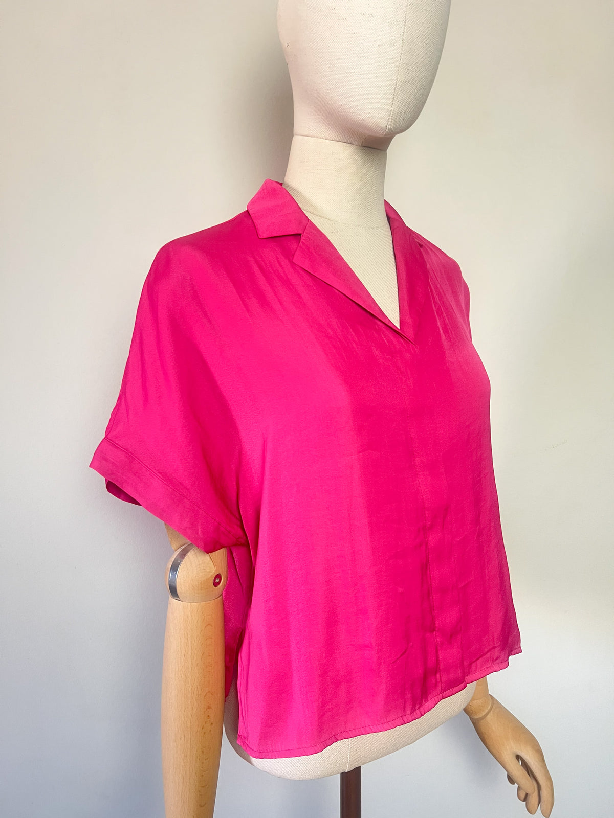 Chemise Manches Courtes Fluide Vintage Années 90 Fuchsia – Coupe Crop & Boxy – T36/38