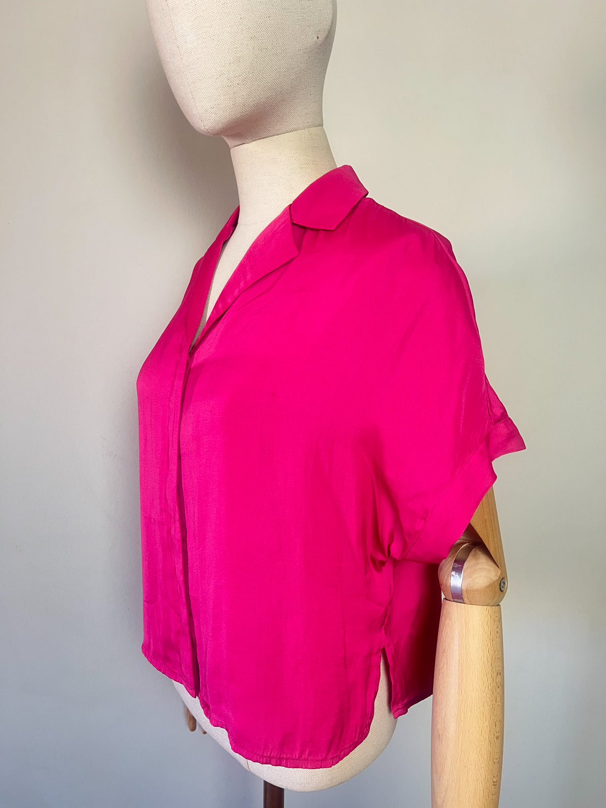 Chemise Manches Courtes Fluide Vintage Années 90 Fuchsia – Coupe Crop & Boxy – T36/38