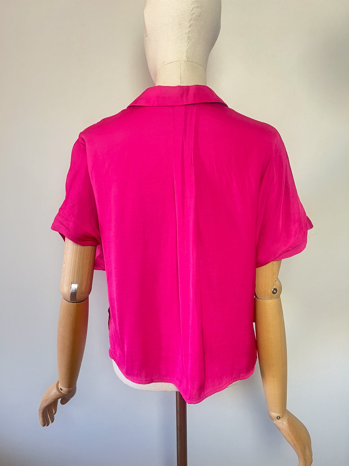 Chemise Manches Courtes Fluide Vintage Années 90 Fuchsia – Coupe Crop & Boxy – T36/38