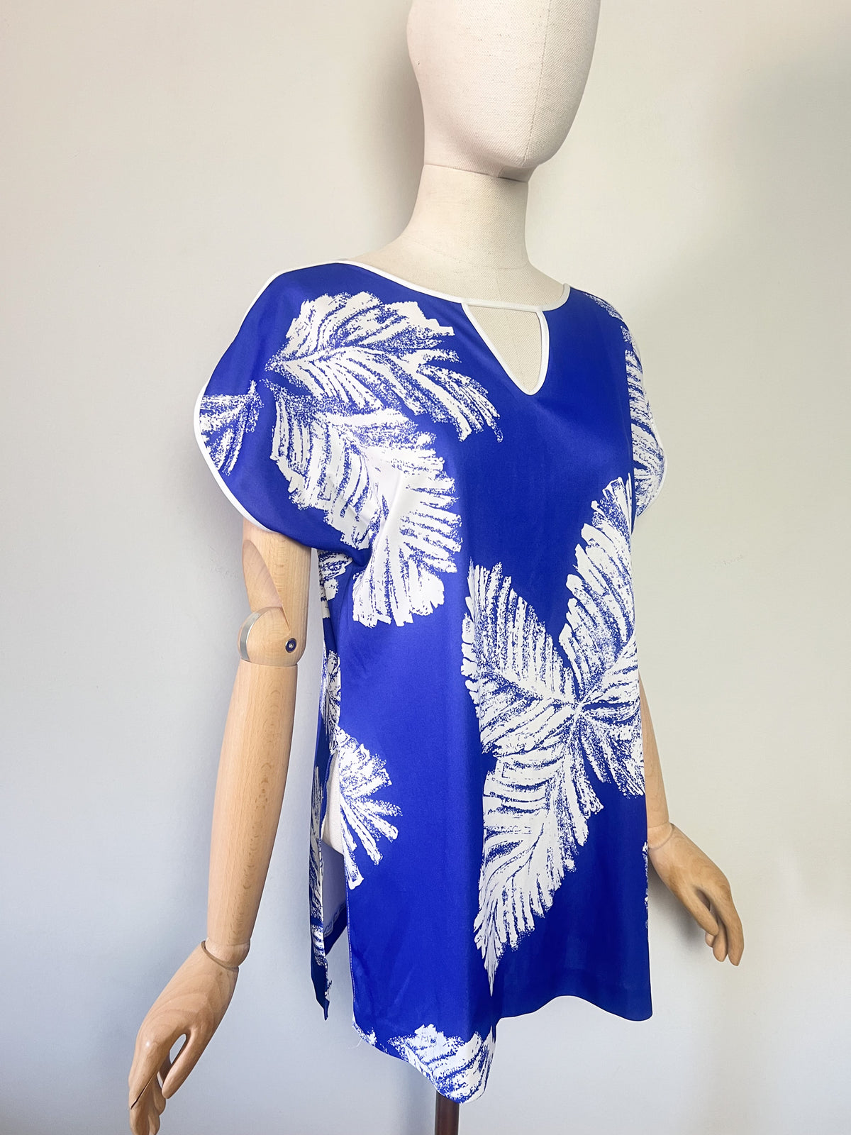 Blouse Fluide Vintage Années 80 90 – Bleu & Blanc Motif Feuillage – T.38/40