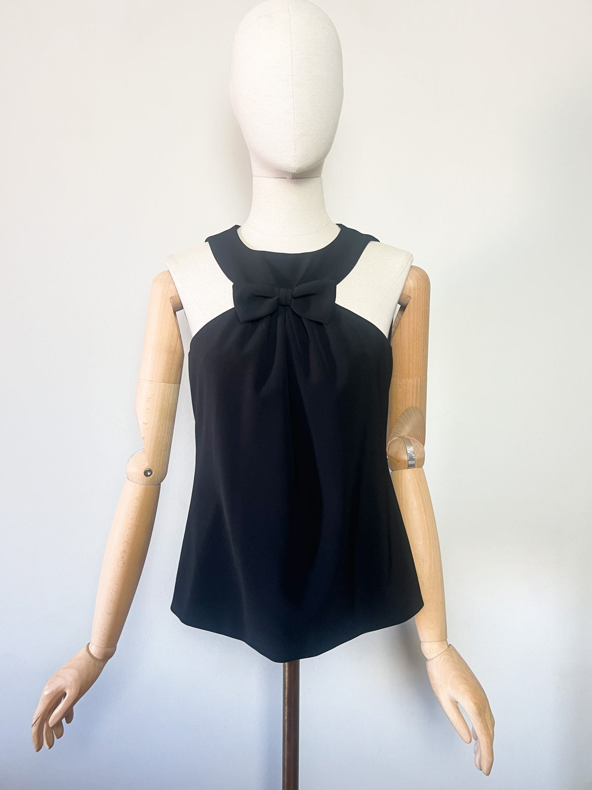 Top Débardeur Noir Chic Boutique Moschino – Découpes & Gros Nœud – T.36 (IT 40)