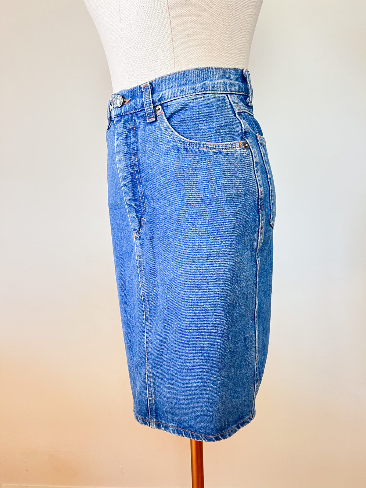 Jupe Crayon Vintage Années 90 Denim Stefanel Broderie Fraises – Made in Italy – T34
