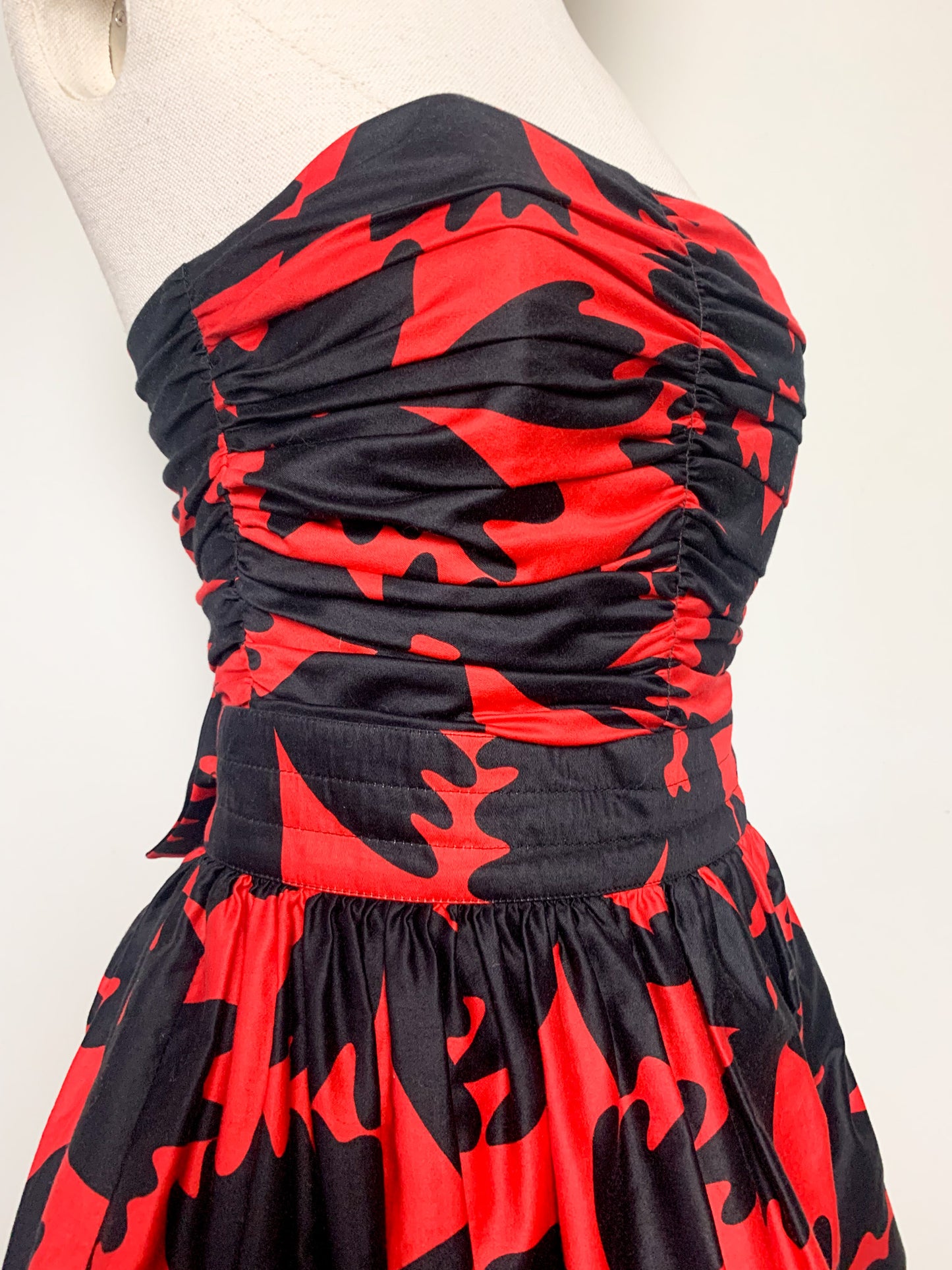 Robe bustier 2 en 1 noire et rouge vintage Lilian Fell