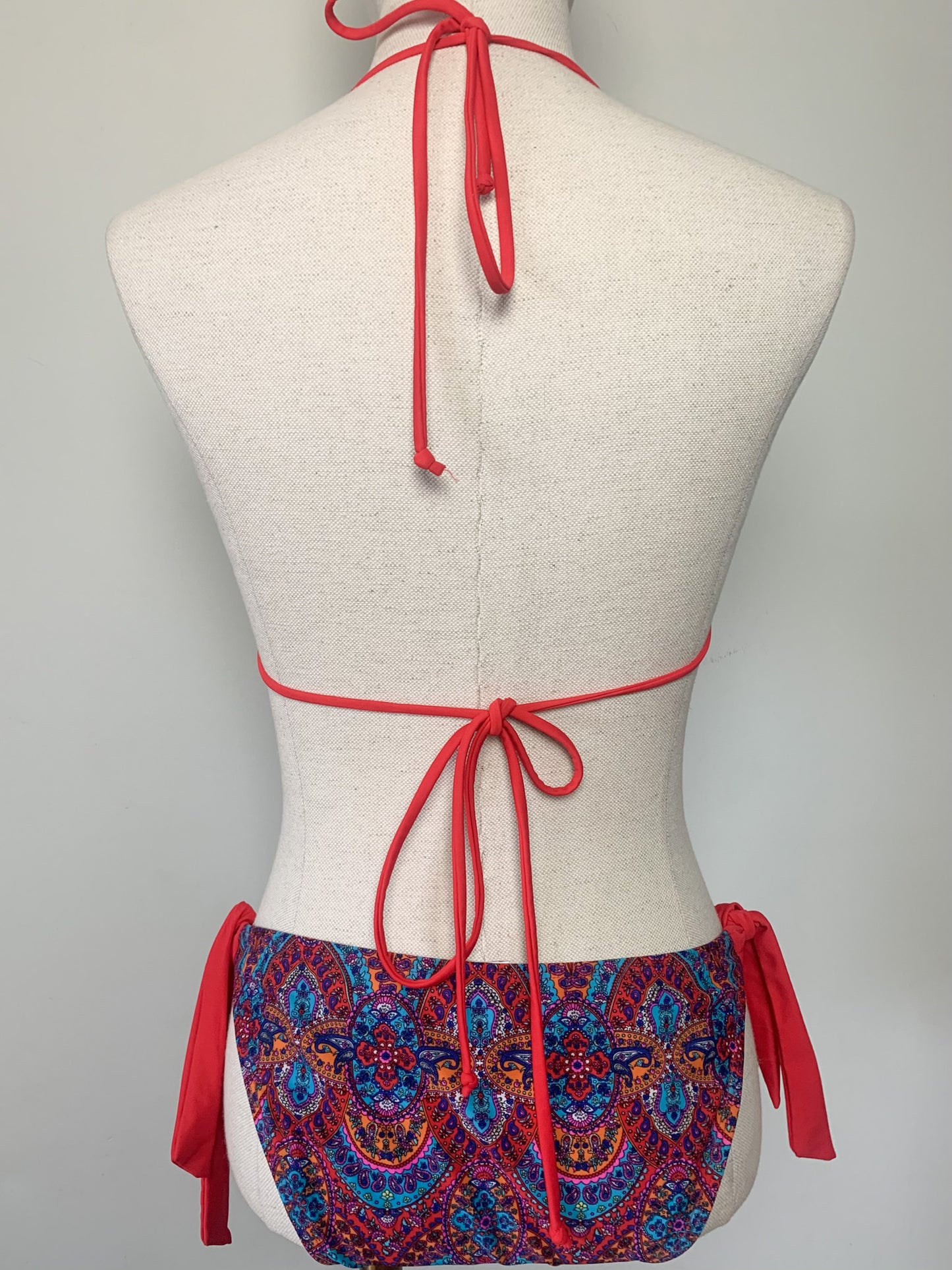 Maillot de Bain 2 Pièces Imprimé Paisley – Haut Bandeau Modulable – Taille 38/40