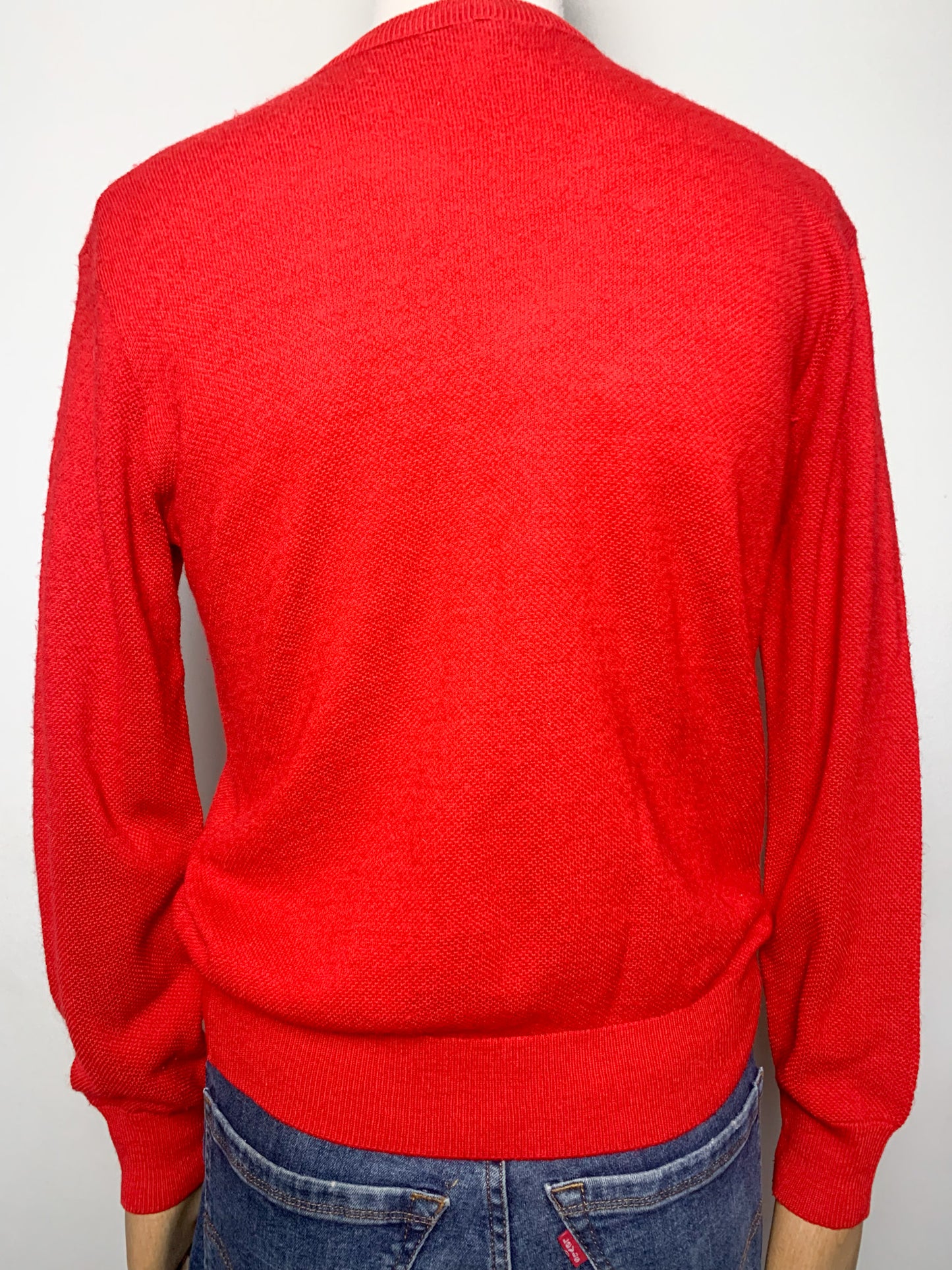 Pull Vintage années70/80 Lacoste Rouge Col V T M Homme / Oversize Femme - 60% Laine - Unisexe