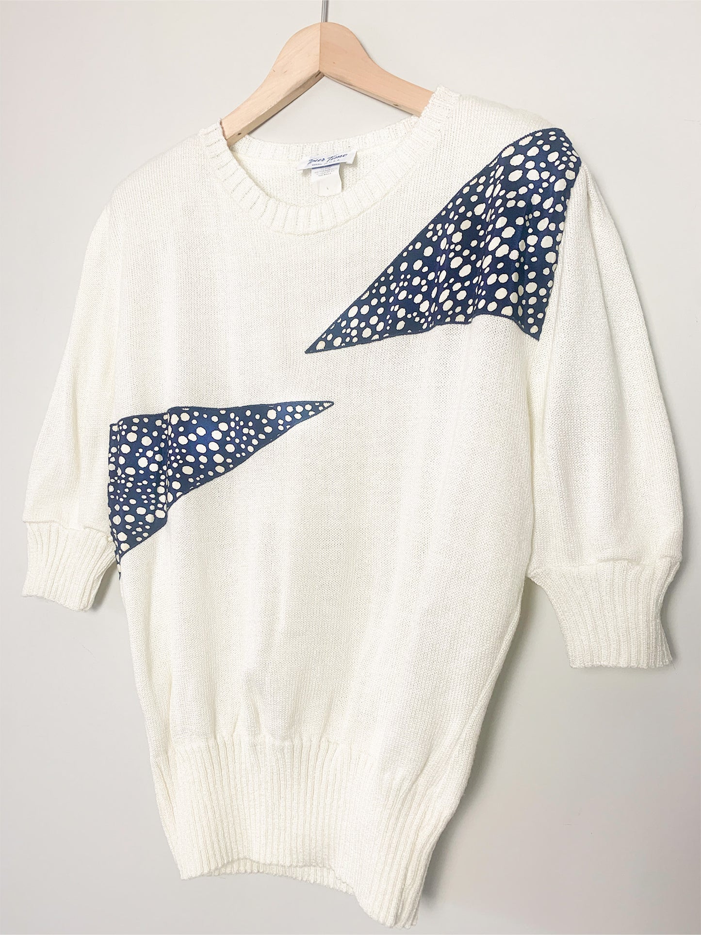 Pull Vintage Années 80 - Mailles Crème & Pois Marine - Épaulettes - "Made in USA" T. 38/40