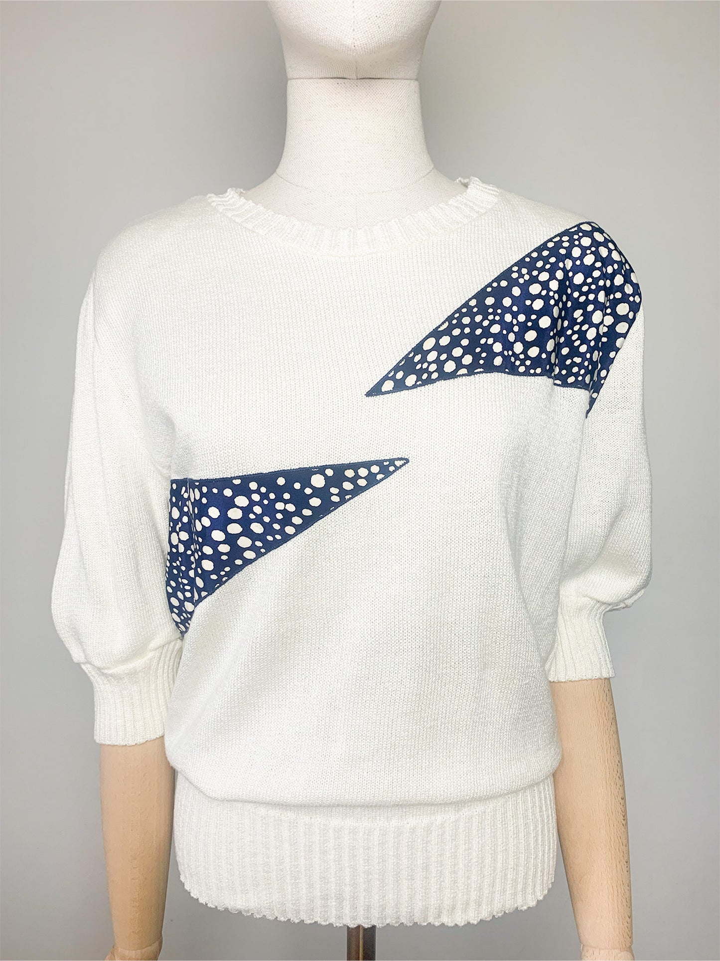 Pull Vintage Années 80 - Mailles Crème & Pois Marine - Épaulettes - "Made in USA" T. 38/40