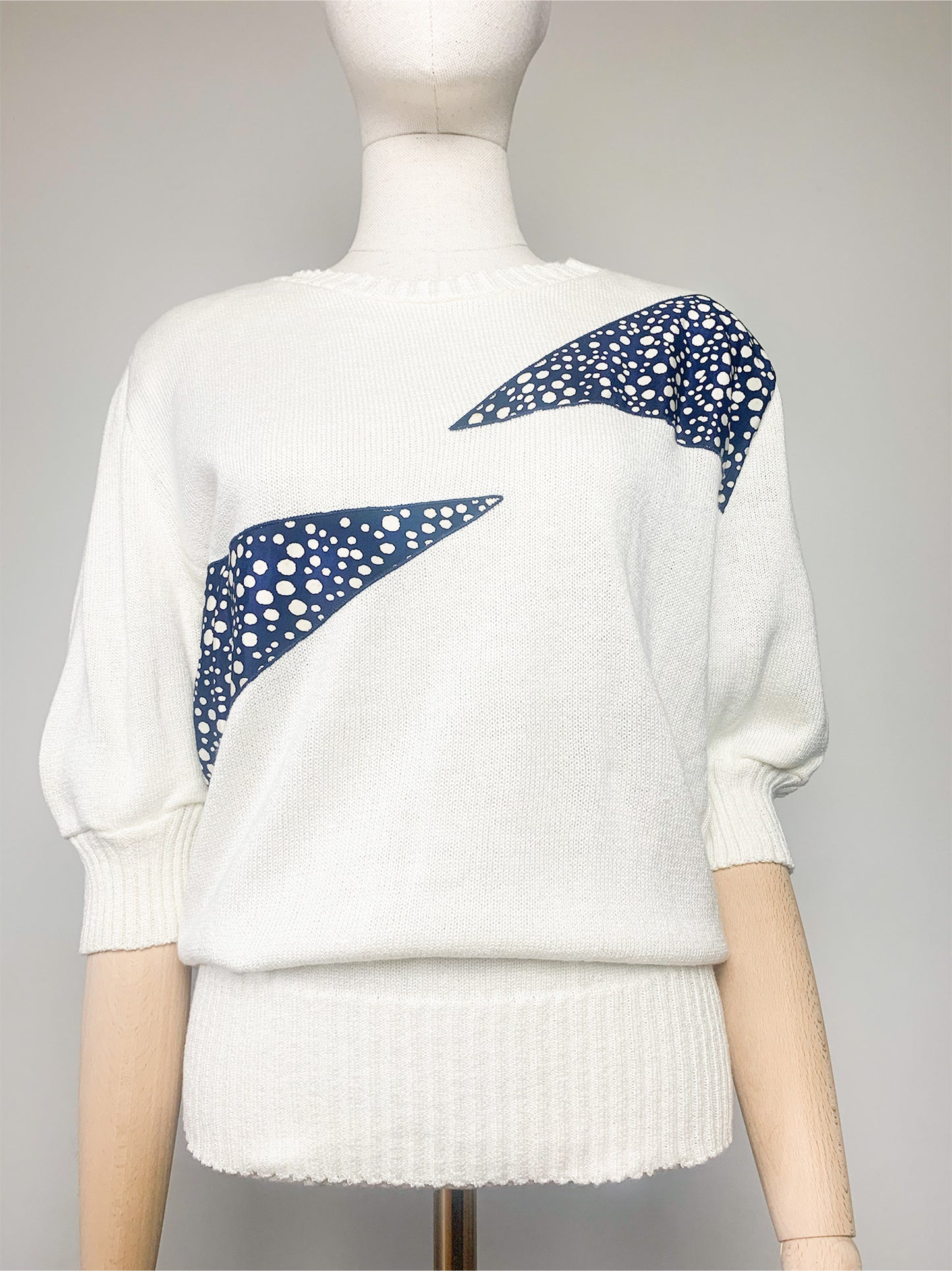 Pull Vintage Années 80 - Mailles Crème & Pois Marine - Épaulettes - "Made in USA" T. 38/40
