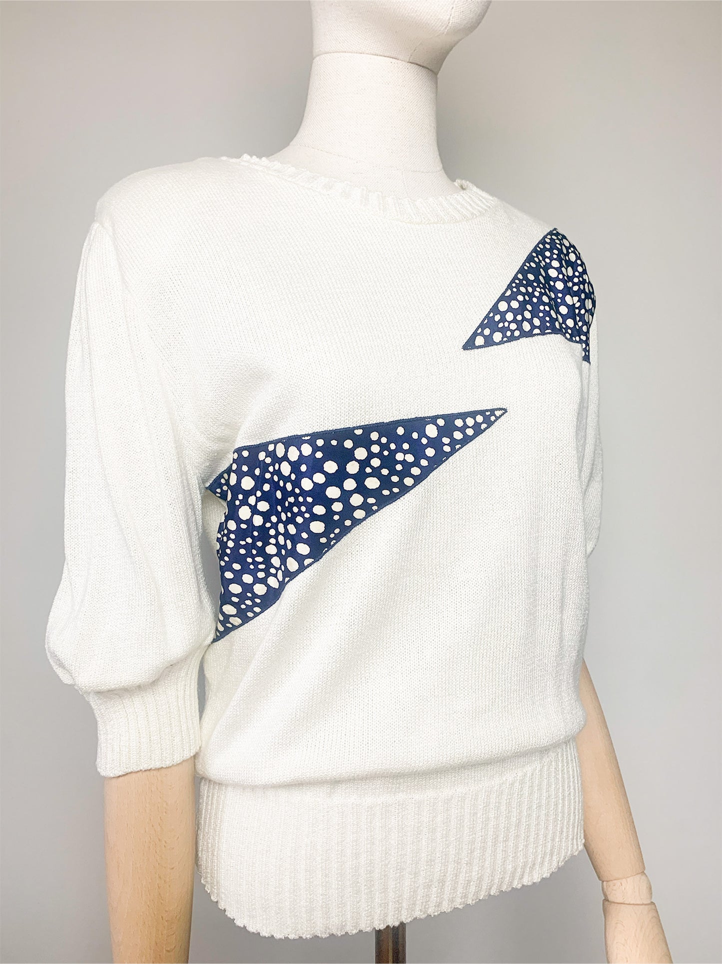 Pull Vintage Années 80 - Mailles Crème & Pois Marine - Épaulettes - "Made in USA" T. 38/40