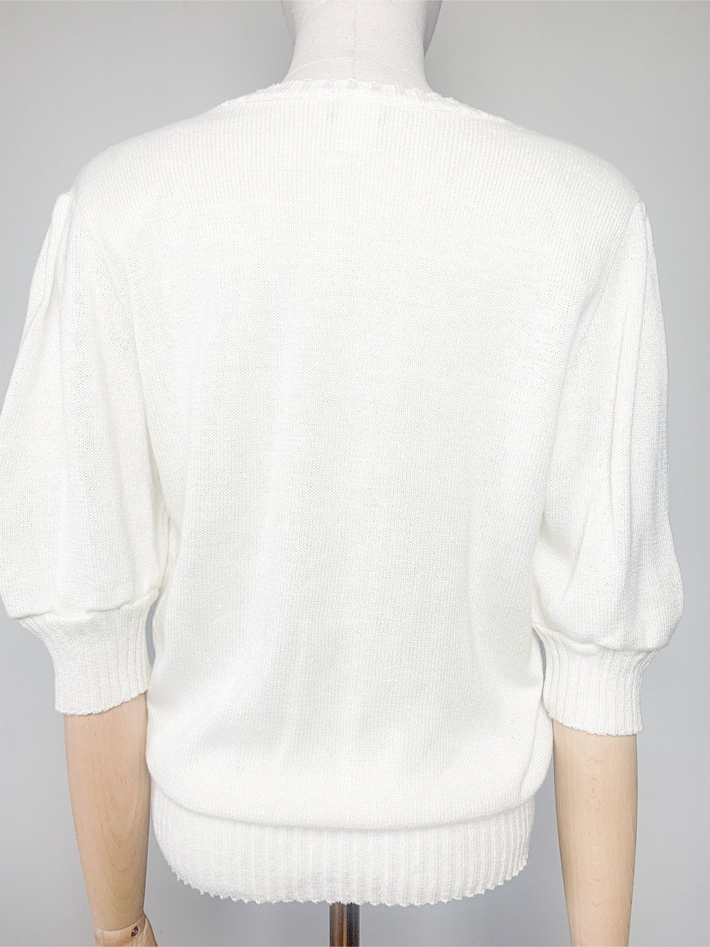 Pull Vintage Années 80 - Mailles Crème & Pois Marine - Épaulettes - "Made in USA" T. 38/40