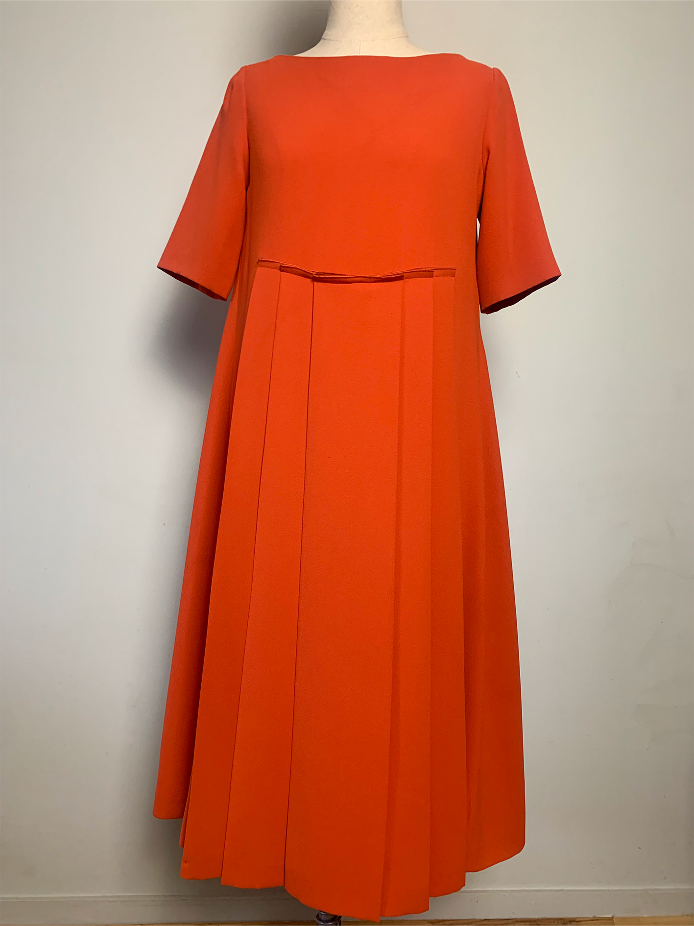 Robe en crêpe orange vintage Cacharel