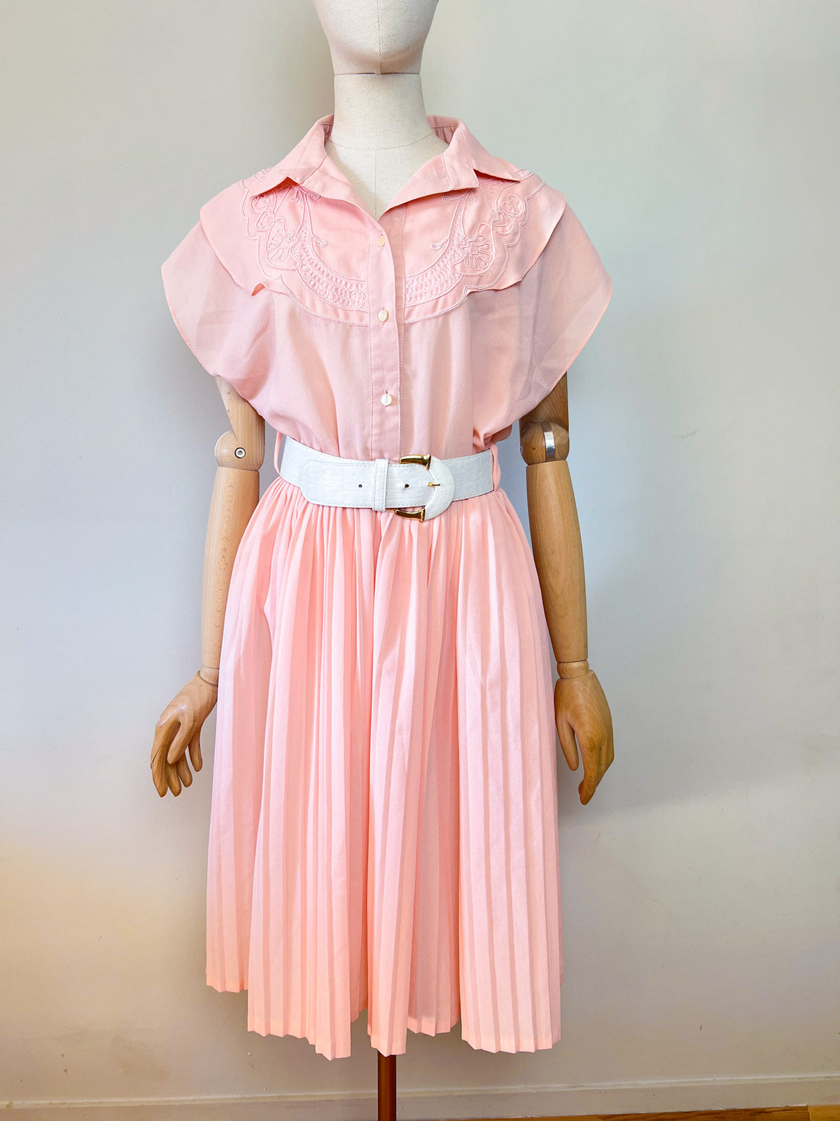 Robe Vintage Années 80 90 Rose Abricot Plissé Soleil – Fabriquée en France – T40/42