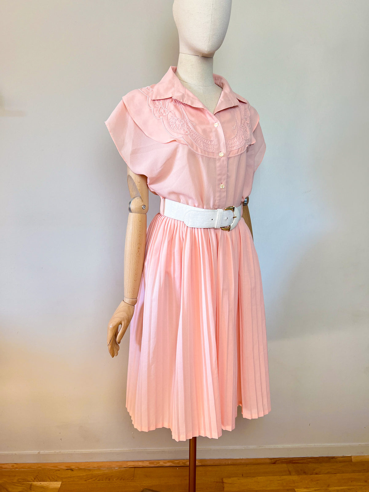 Robe Vintage Années 80 90 Rose Abricot Plissé Soleil – Fabriquée en France – T40/42