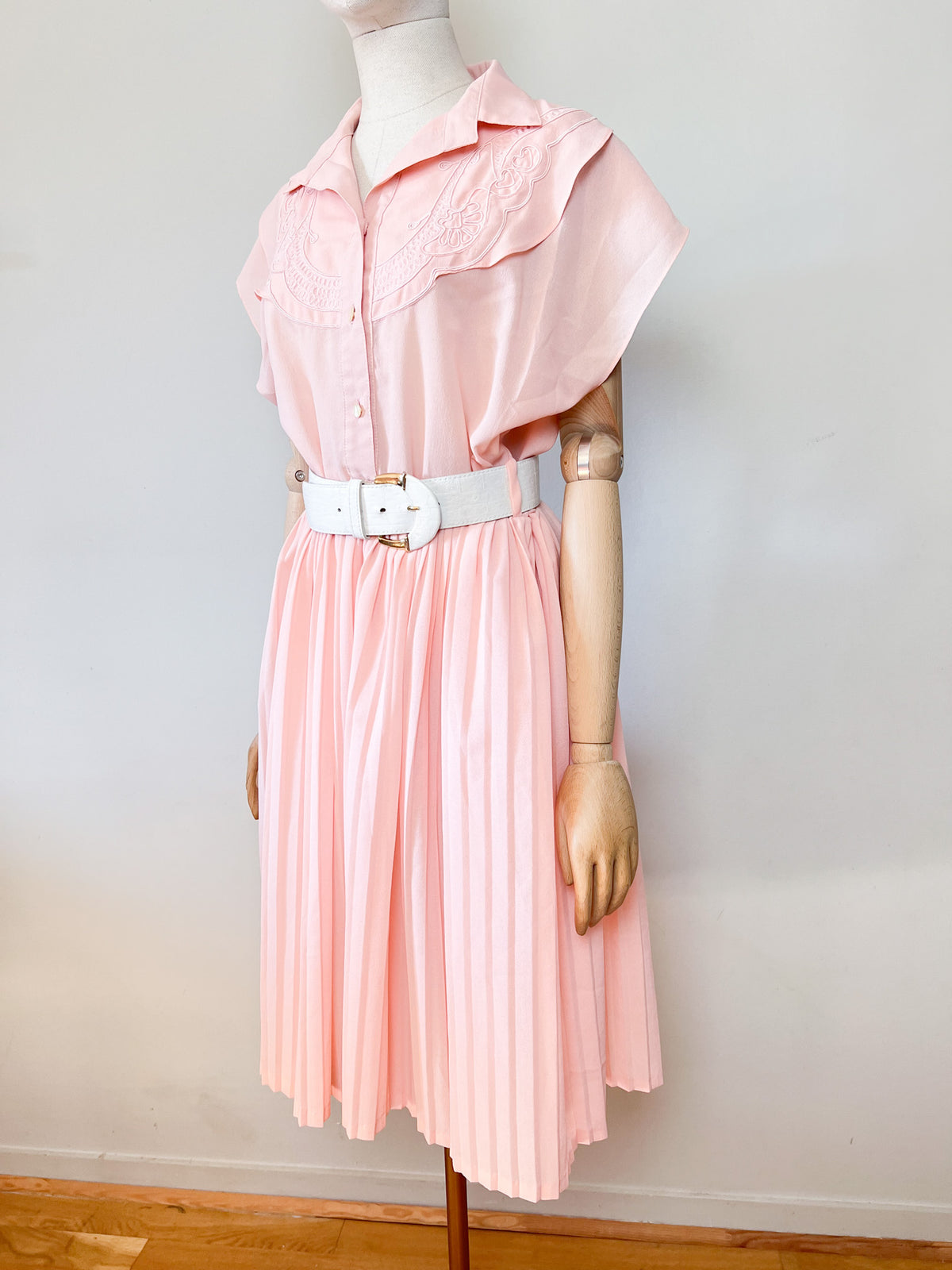 Robe Vintage Années 80 90 Rose Abricot Plissé Soleil – Fabriquée en France – T40/42