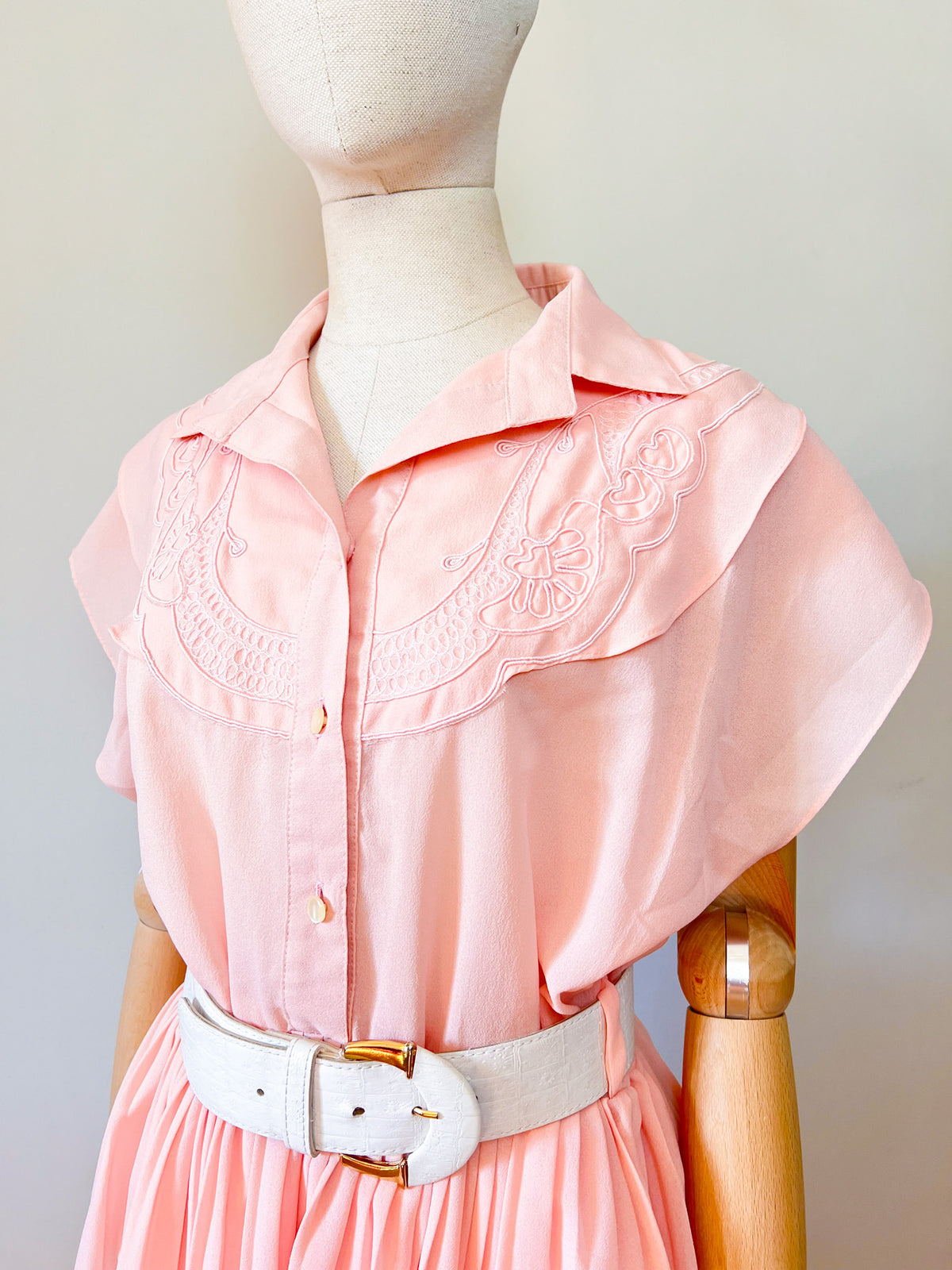 Robe Vintage Années 80 90 Rose Abricot Plissé Soleil – Fabriquée en France – T40/42