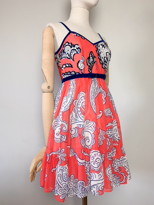 Robe imprimée avec broderies sequins à fines bretelles et volants Manoush
