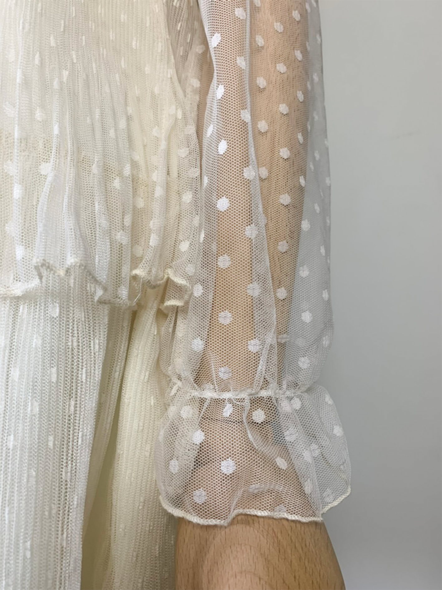 Robe écrue dentelle volants plumetis esprit rétro
