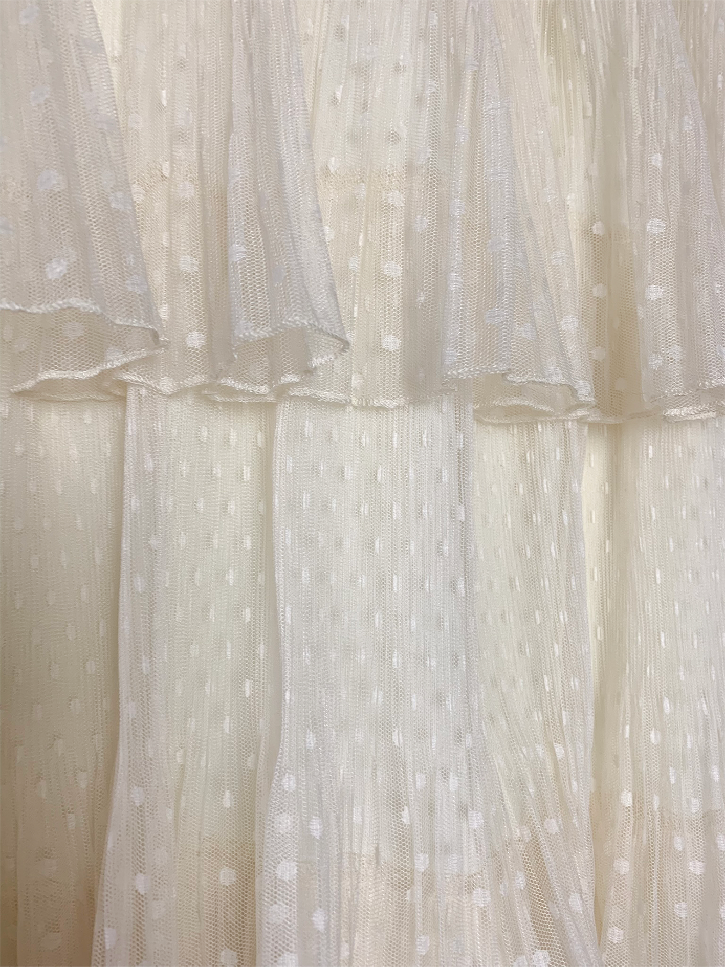 Robe écrue dentelle volants plumetis esprit rétro