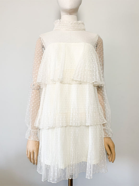 Robe Courte Romantique Écru Plumetis & Dentelle - Col Montant Volants - Style Rétro - T 38