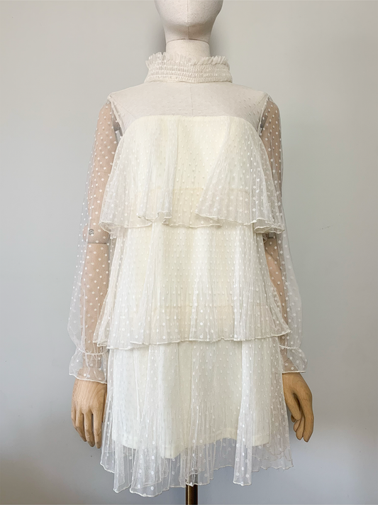 Robe écrue dentelle volants plumetis esprit rétro