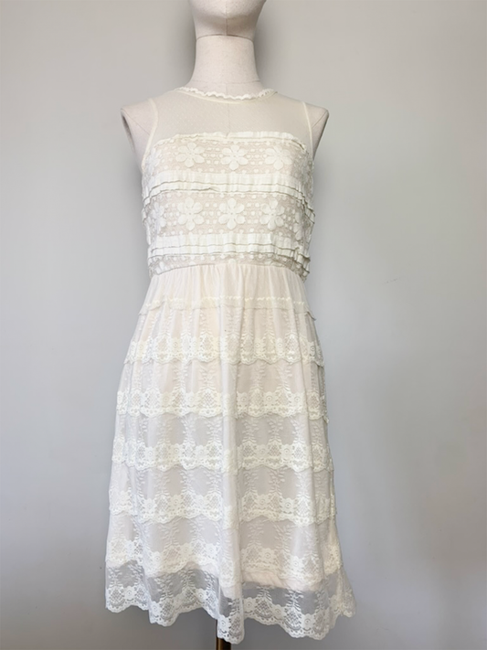 Robe sans manche écrue en dentelle et plumetis Choklate