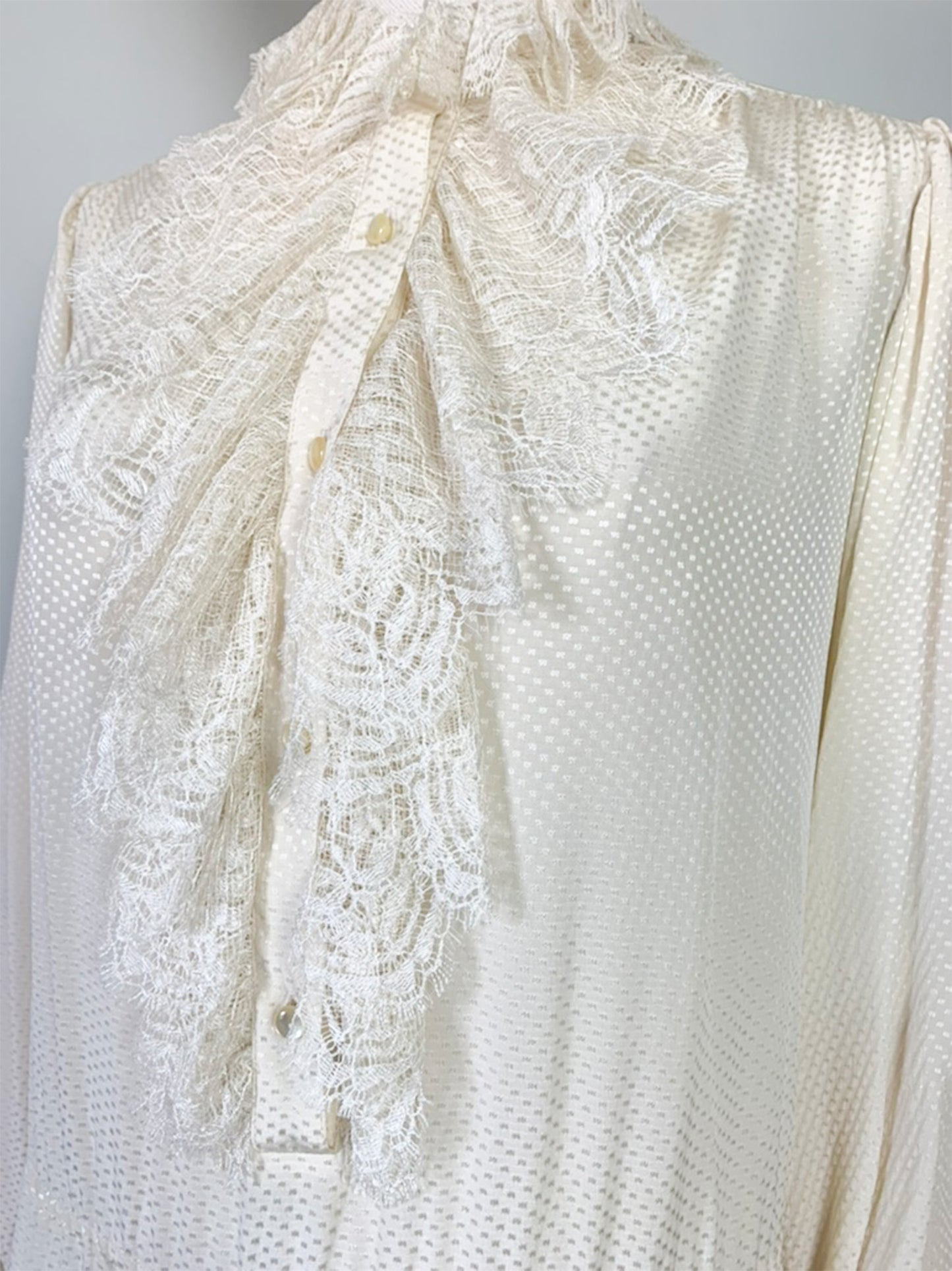 Robe Midi Vintage TED LAPIDUS Luxe - 100% Soie Crème - Dentelle & Plissés Romantiques - Années 70 - Taille 36/38