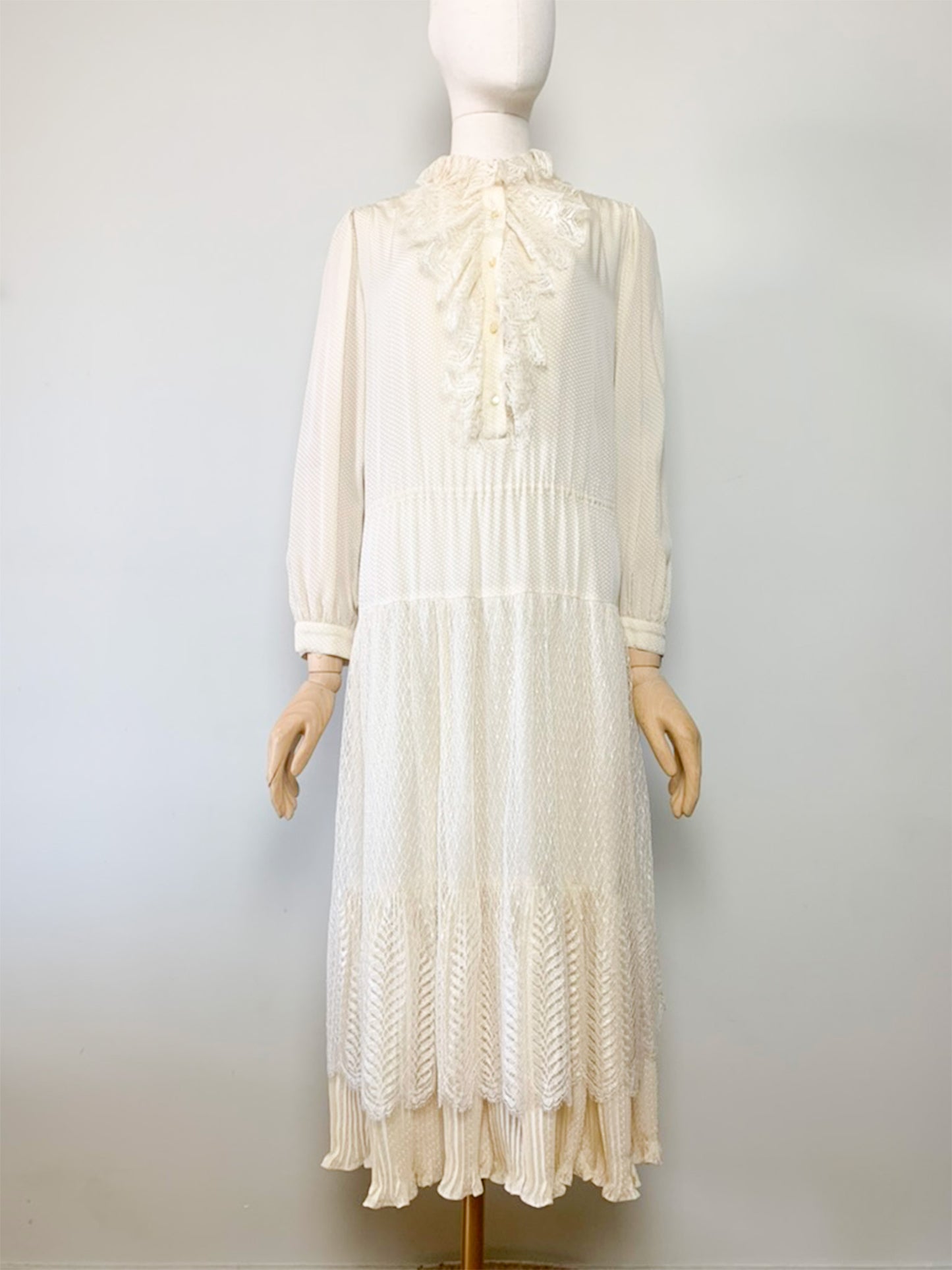 Robe Midi Vintage TED LAPIDUS Luxe - 100% Soie Crème - Dentelle & Plissés Romantiques - Années 70 - Taille 36/38