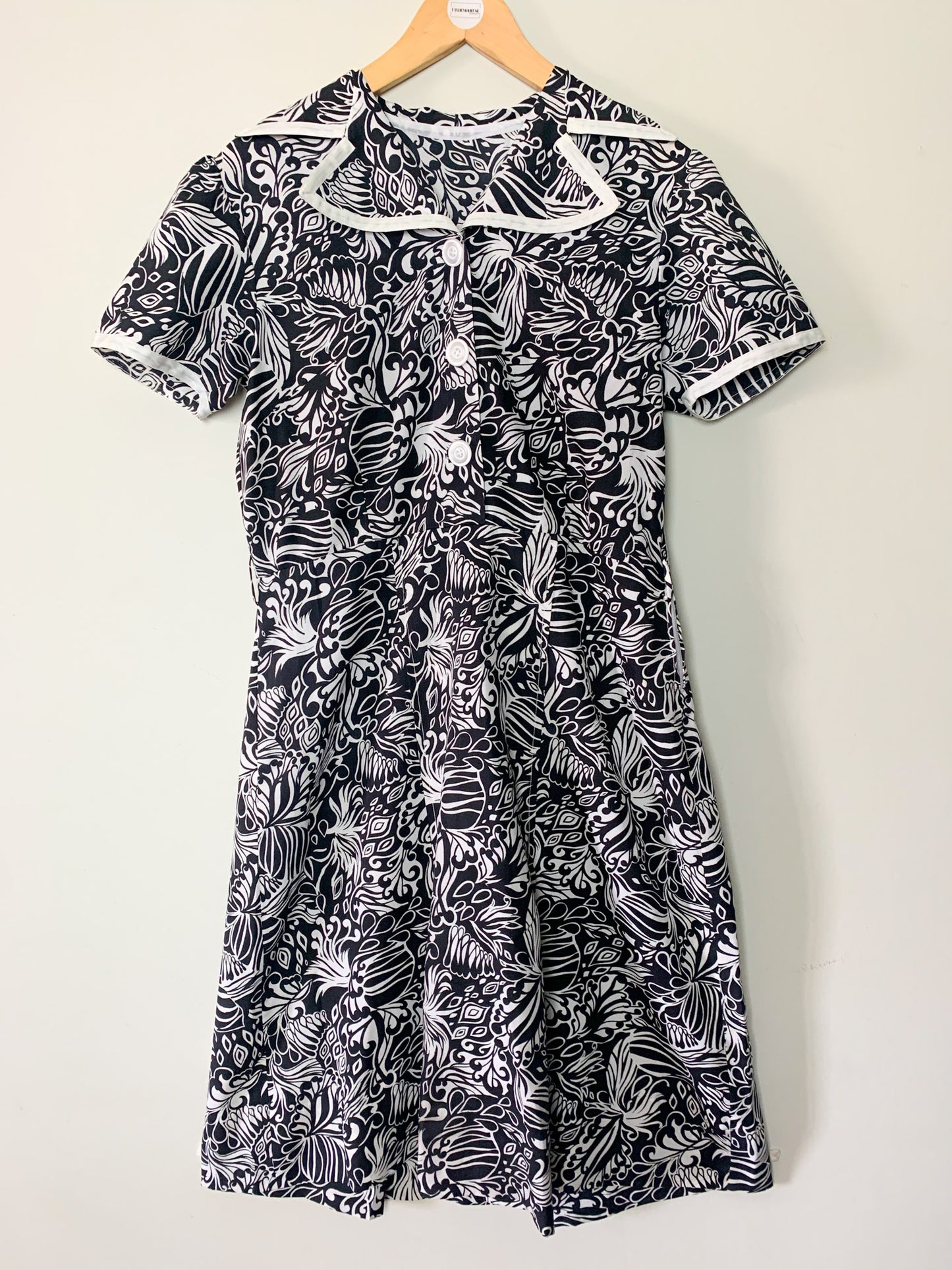 Robe vintage années 60 manches courtes noire et blanche