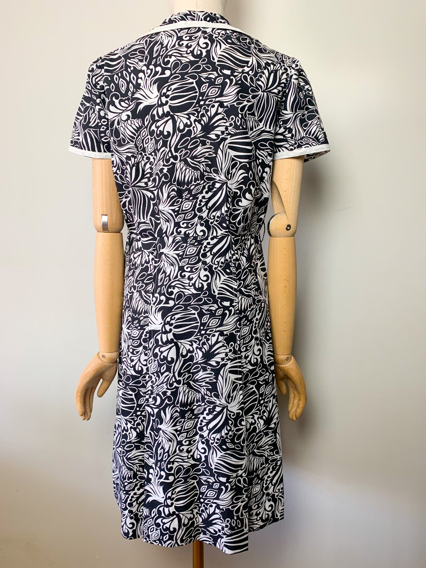 Robe vintage années 60 manches courtes noire et blanche