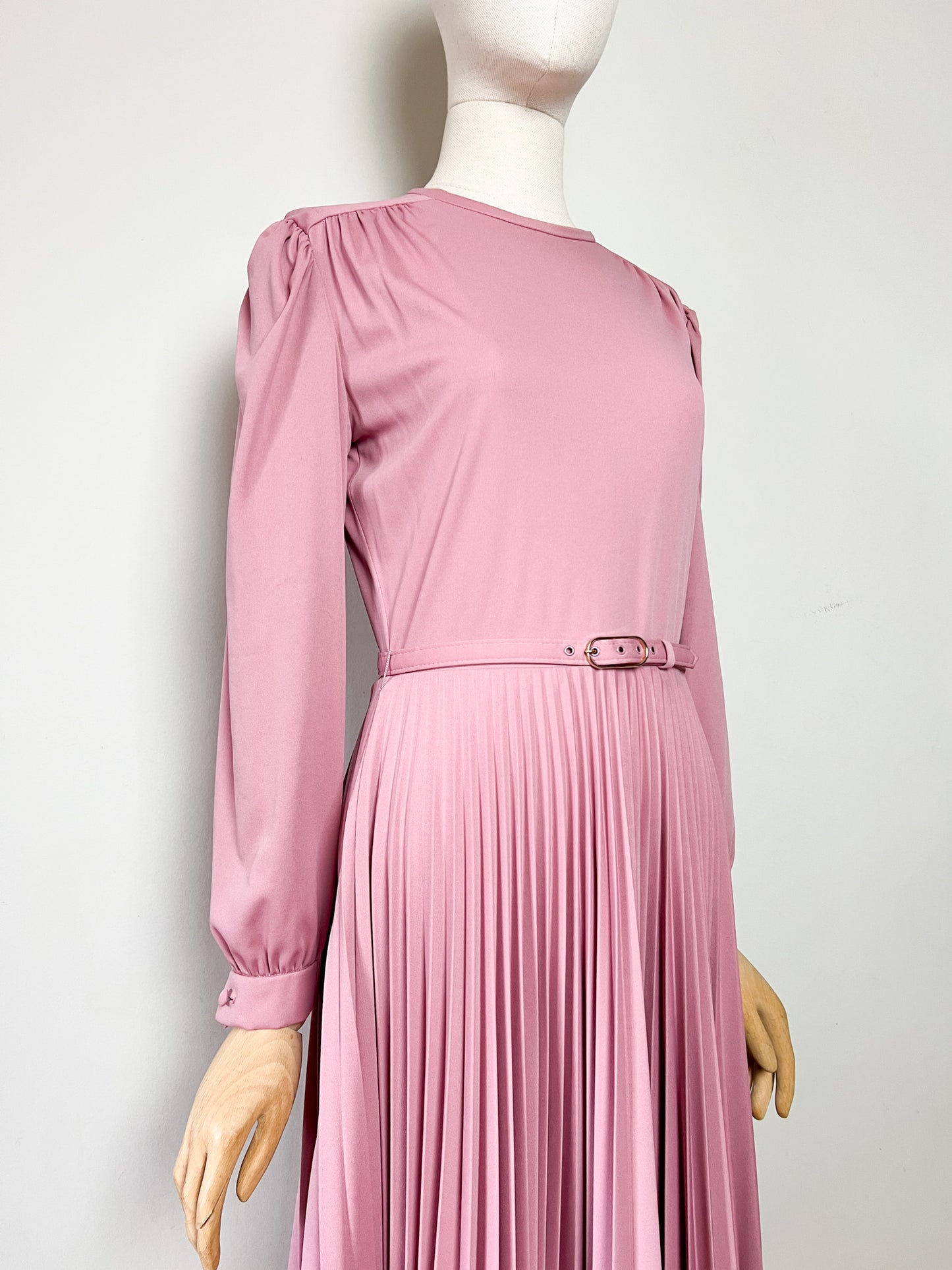 Robe vintage années 80, midi plissé soleil, rose poudré, avec ceinture, T 38