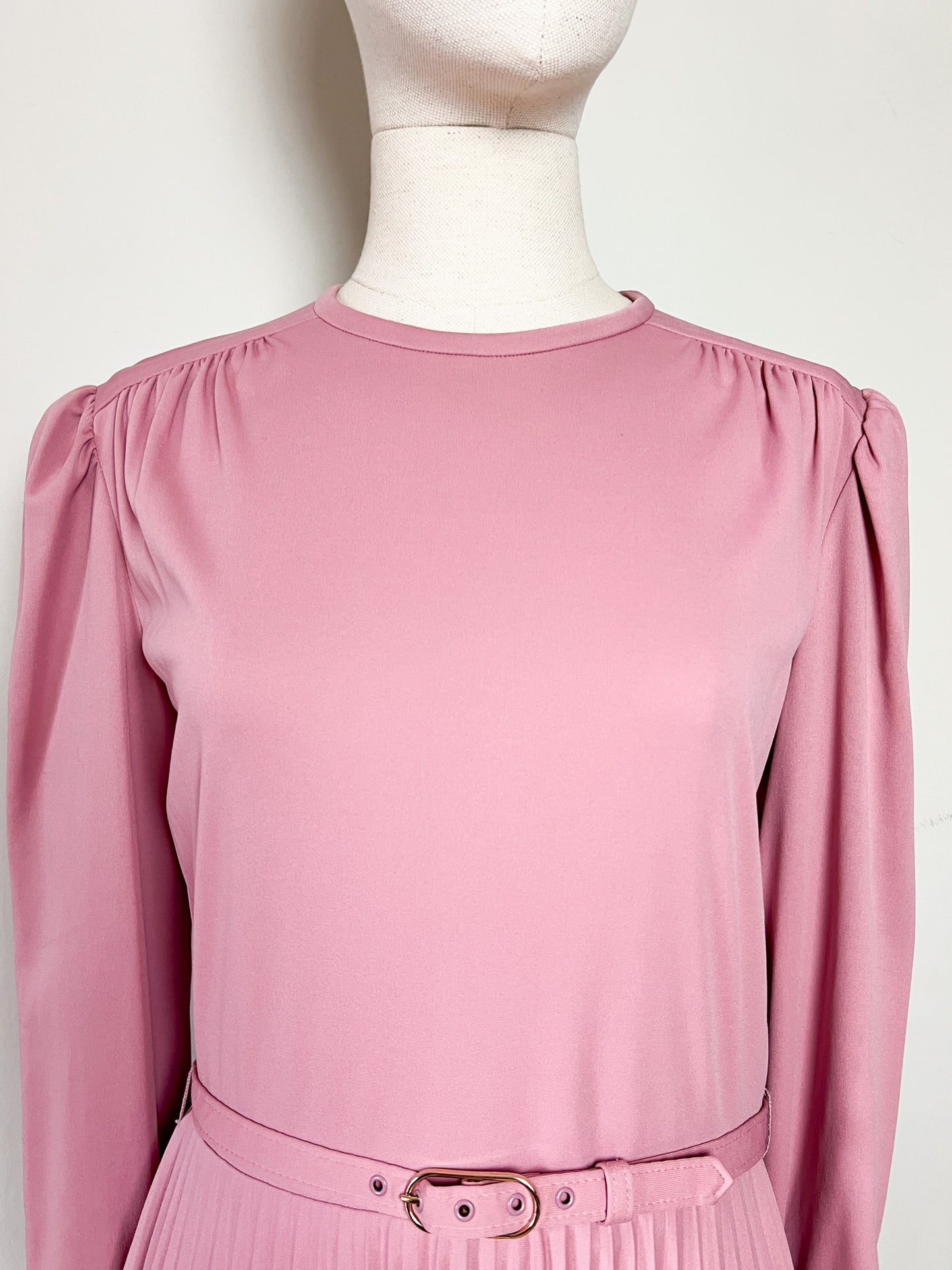 Robe vintage années 80, midi plissé soleil, rose poudré, avec ceinture, T 38