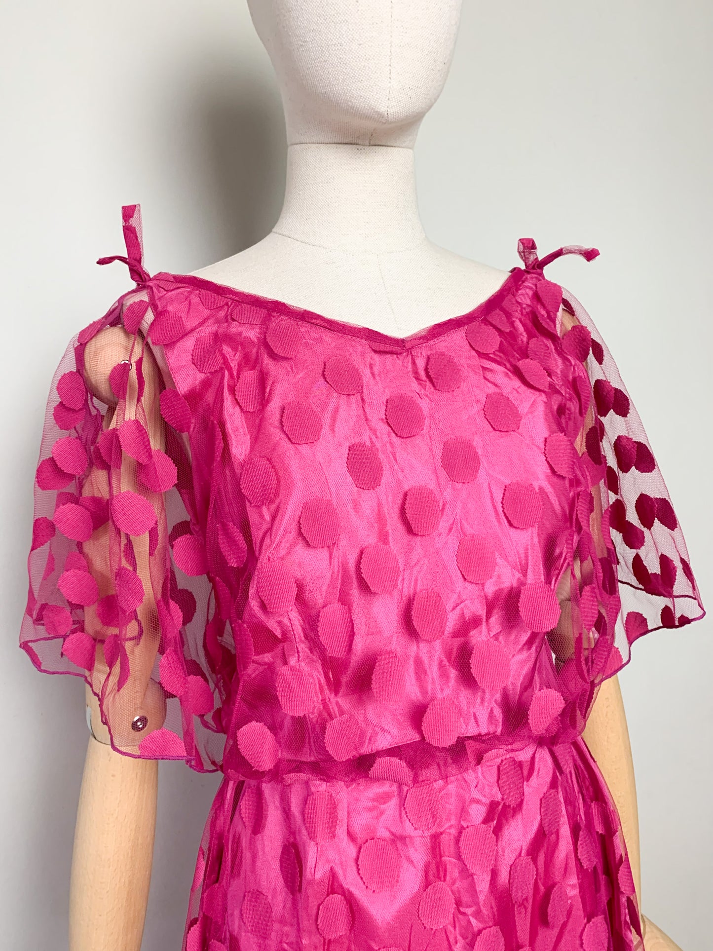 Robe vintage Années 80 rose en tulle à pois en relief – fête et céremonie_T34