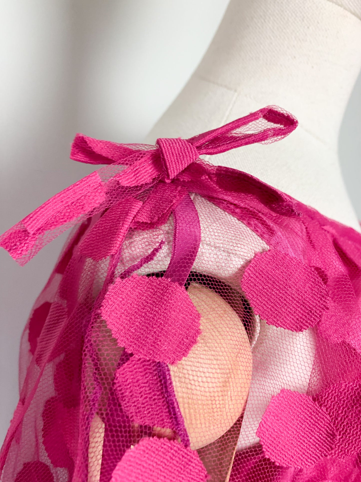 Robe vintage Années 80 rose en tulle à pois en relief – fête et céremonie_T34