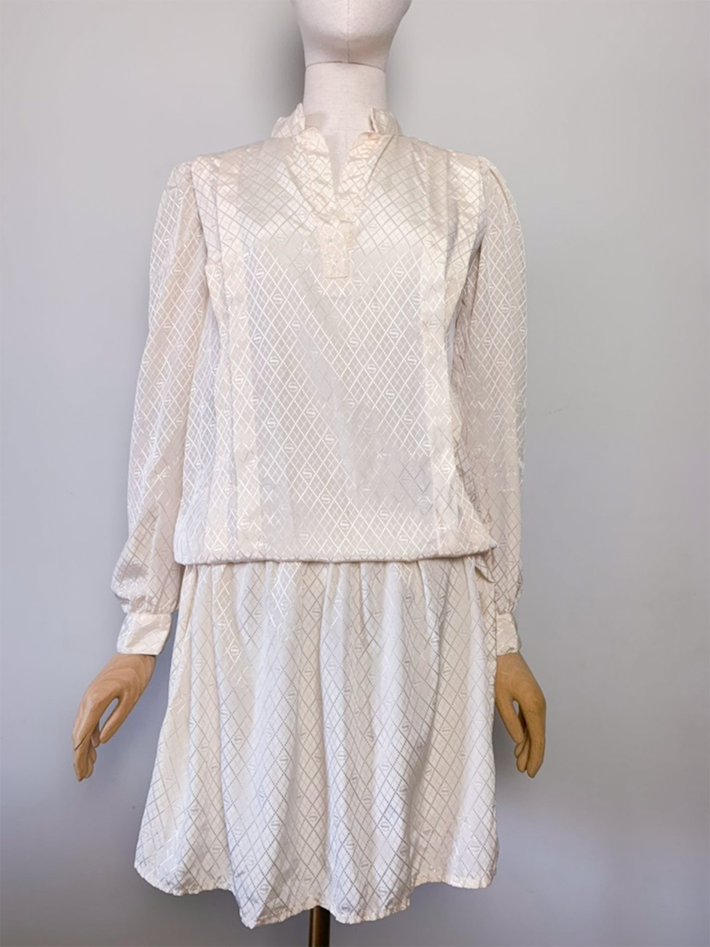 Robe fluide écru satinée vintage