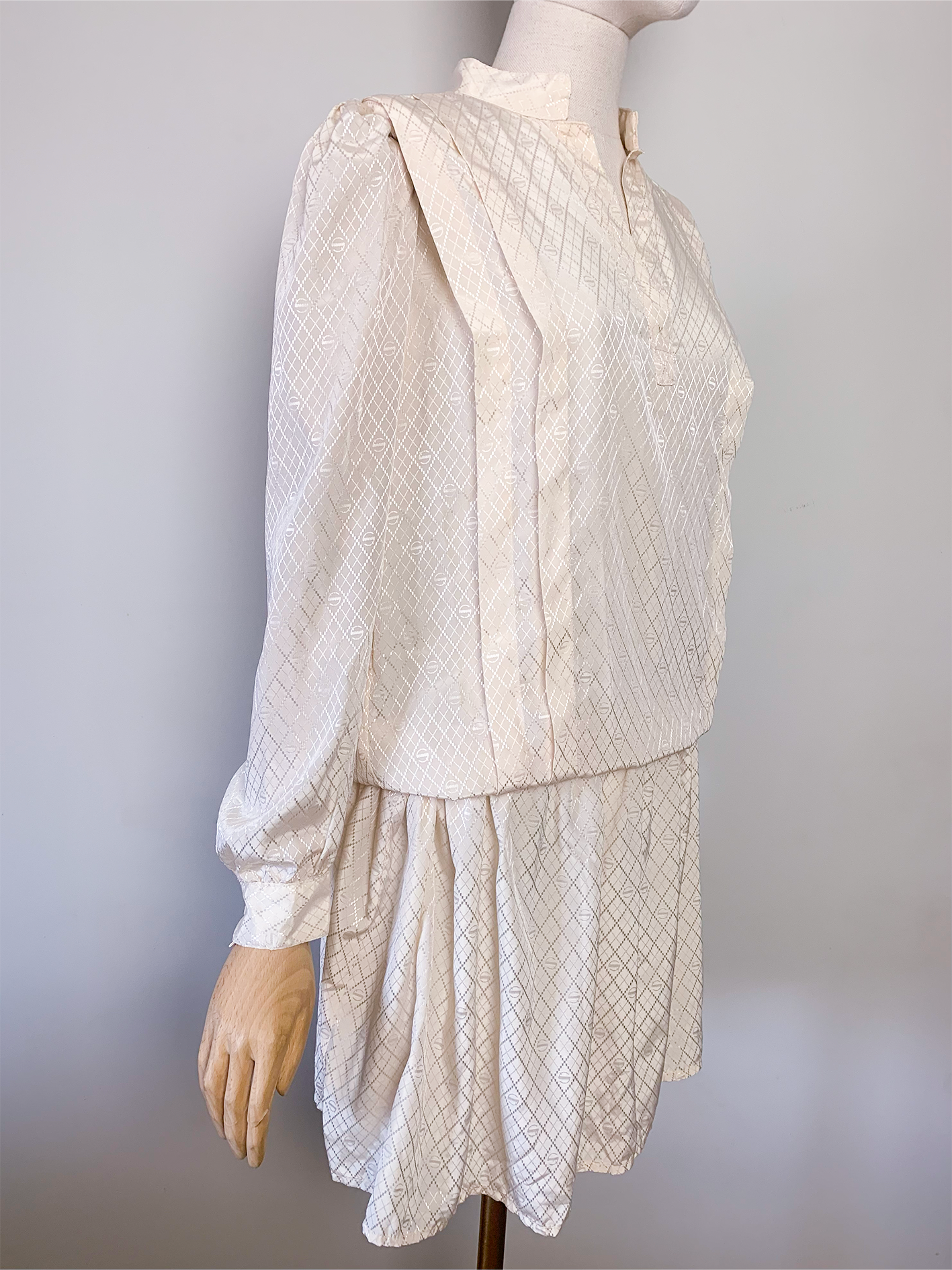 Robe fluide écru satinée vintage