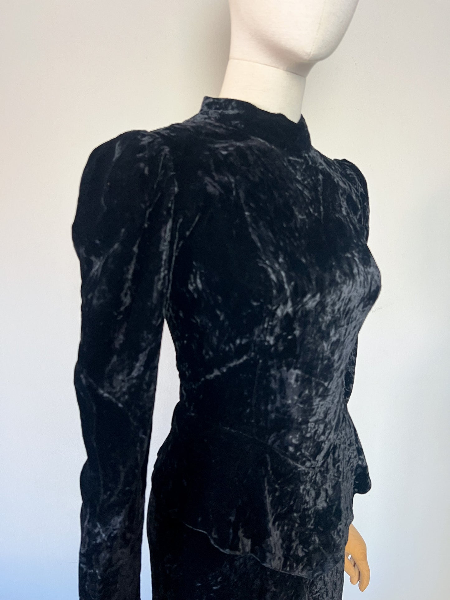 Robe Fourreau Velours Noir Vintage - Basque, Col Montant - Uzanel Made in France T 34 (XS)