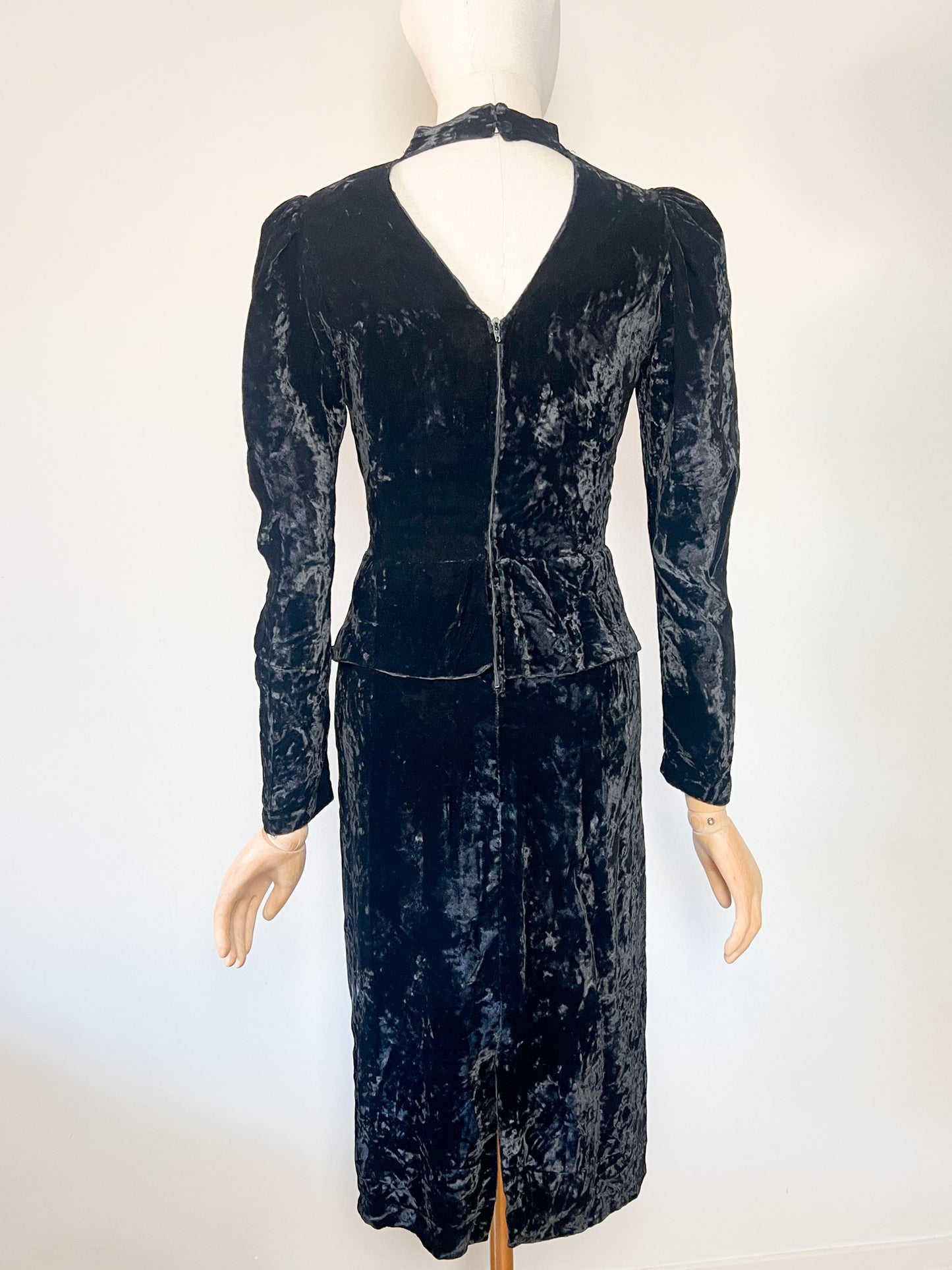 Robe Fourreau Velours Noir Vintage - Basque, Col Montant - Uzanel Made in France T 34 (XS)