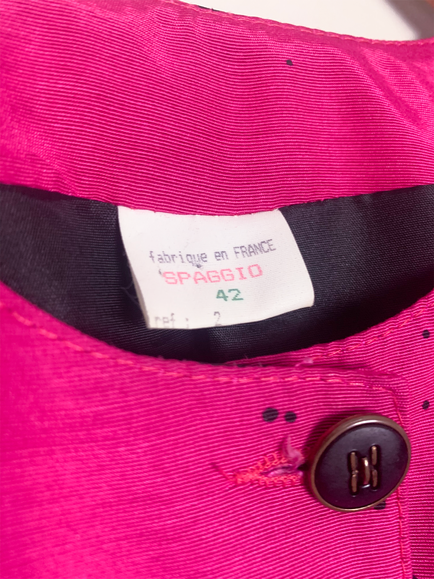Veste rose à basque à imprimés noirs vintage