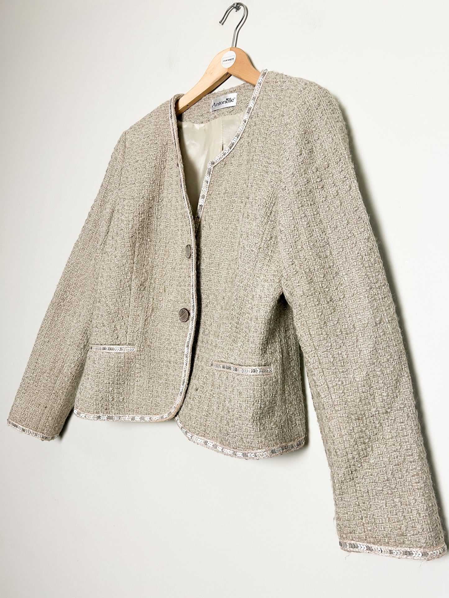 Veste courte chic en tweed beige avec sequins Antonelle T42