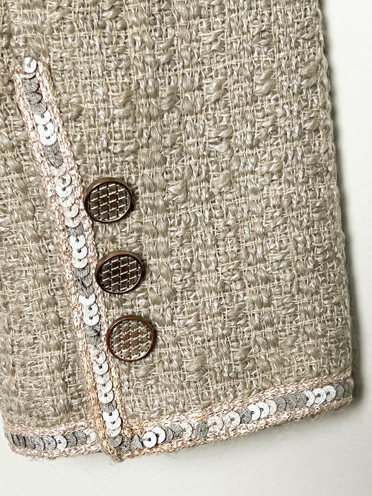 Veste courte chic en tweed beige avec sequins Antonelle T42