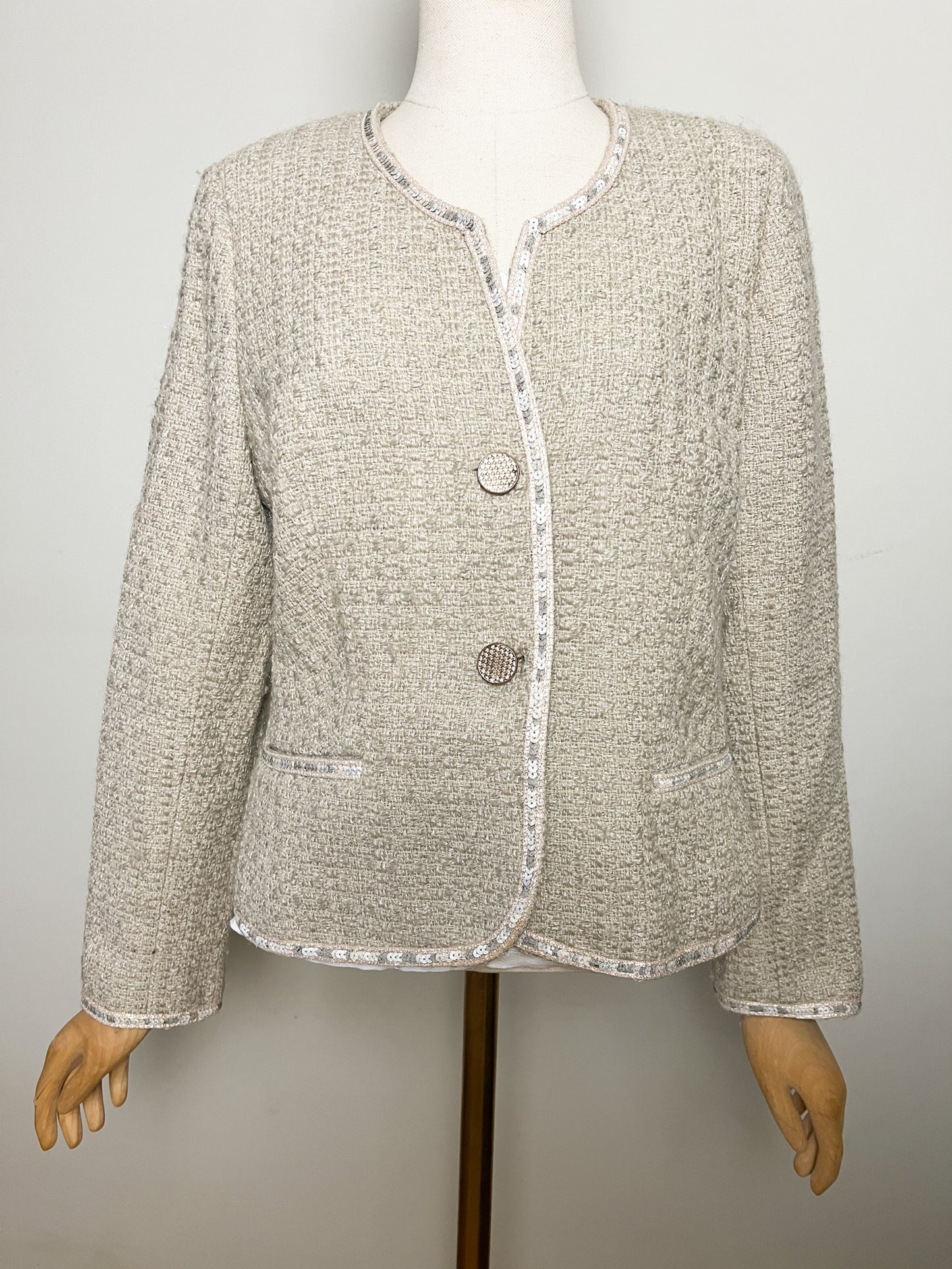 Veste courte chic en tweed beige avec sequins Antonelle T42