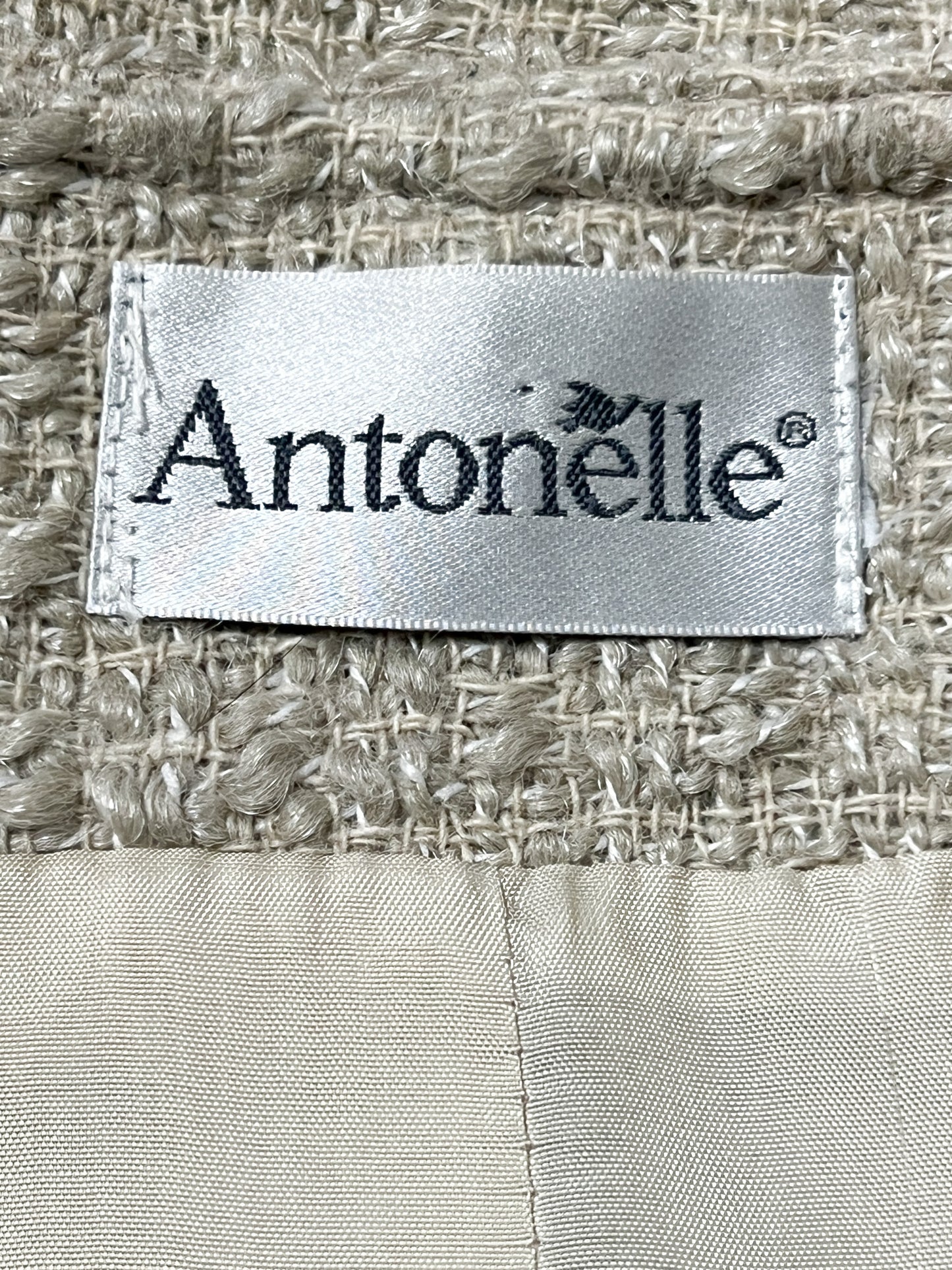 Veste courte chic en tweed beige avec sequins Antonelle T42